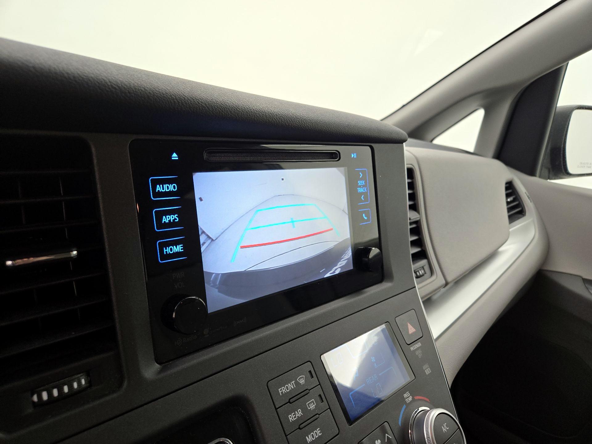 Thumbnail: 2017 Toyota Sienna - 14