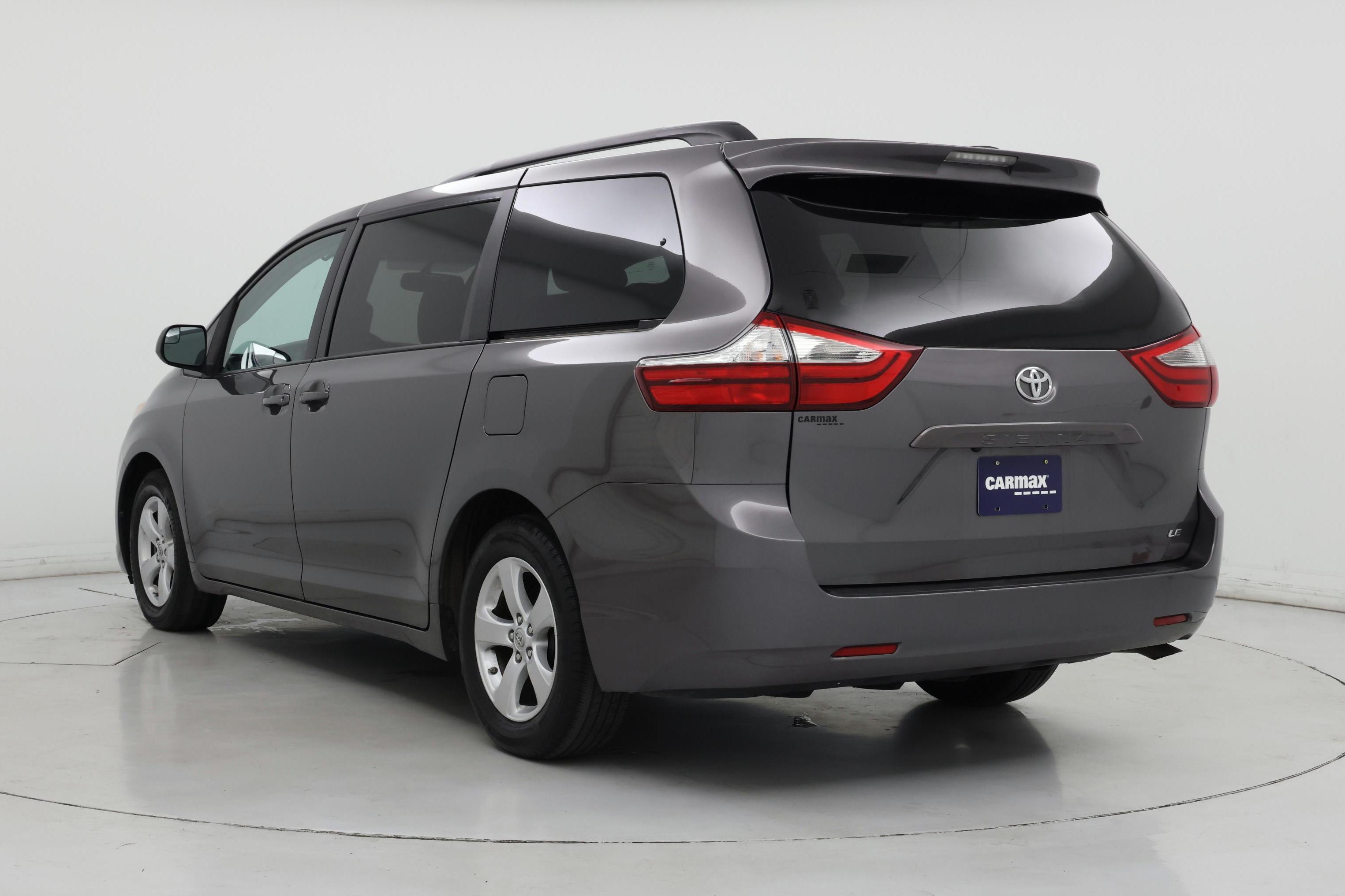 Thumbnail: 2017 Toyota Sienna - 2