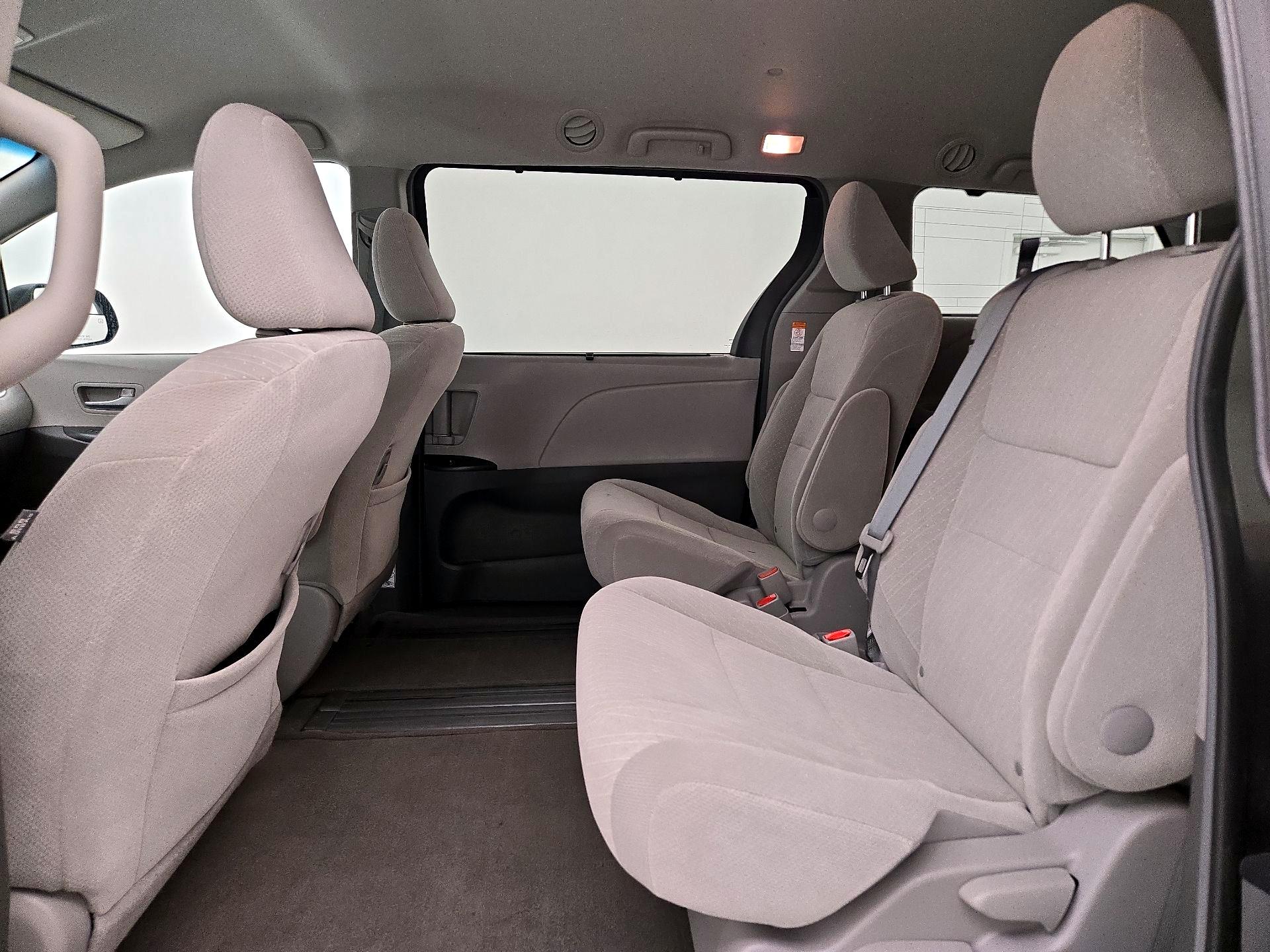 Thumbnail: 2017 Toyota Sienna - 19