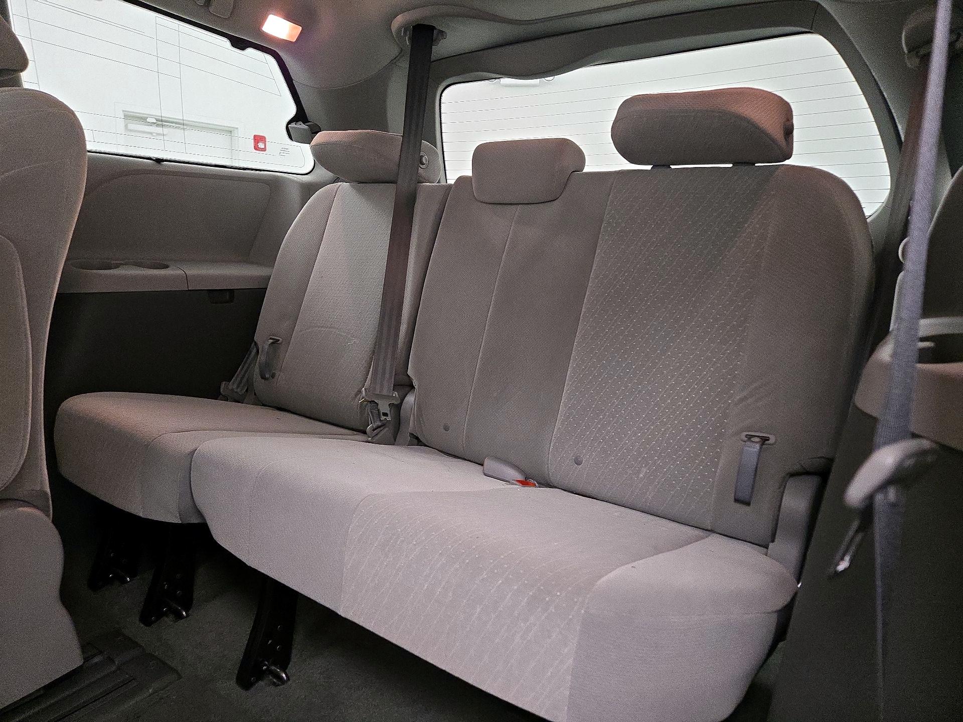 Thumbnail: 2017 Toyota Sienna - 20