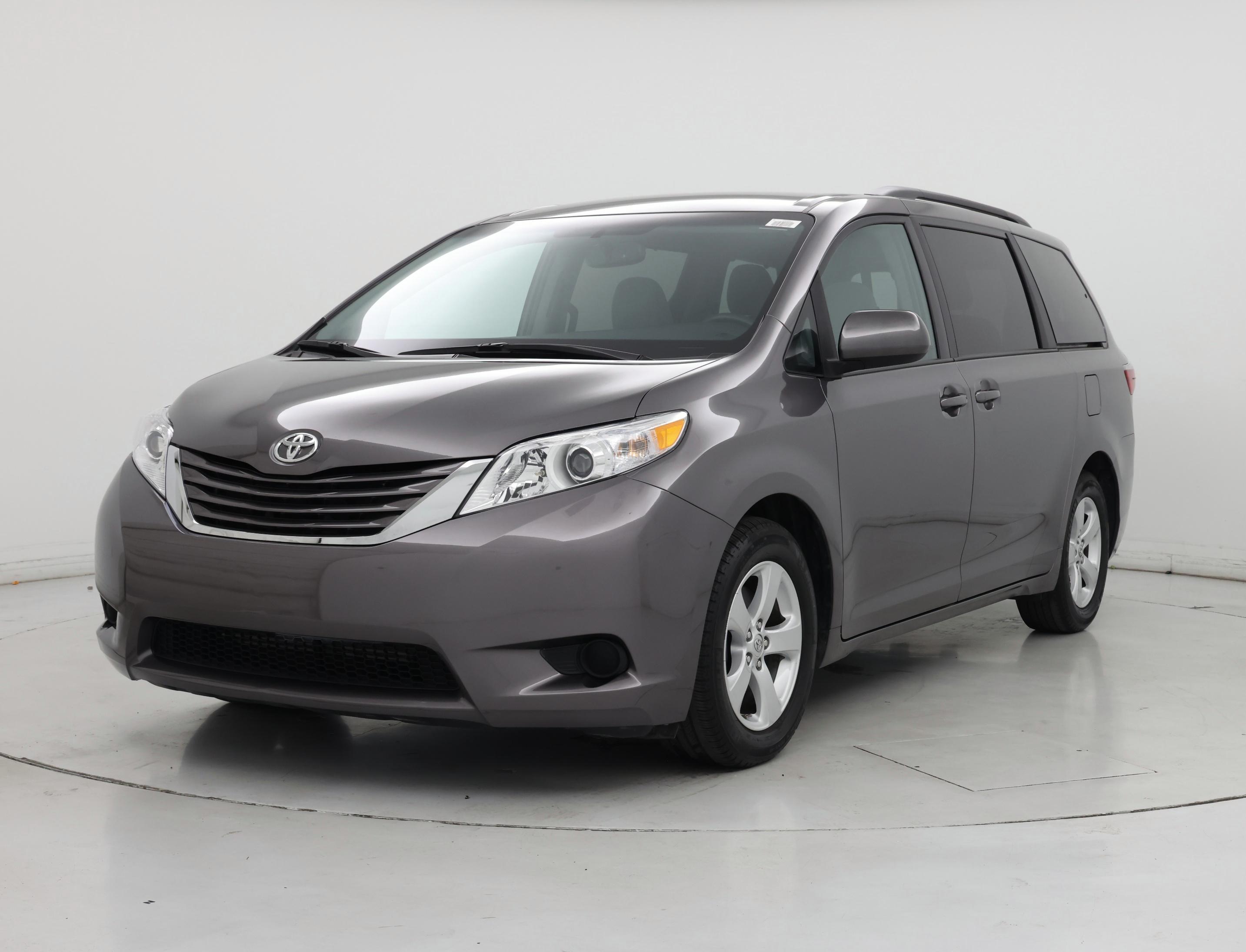 Thumbnail: 2017 Toyota Sienna - 4