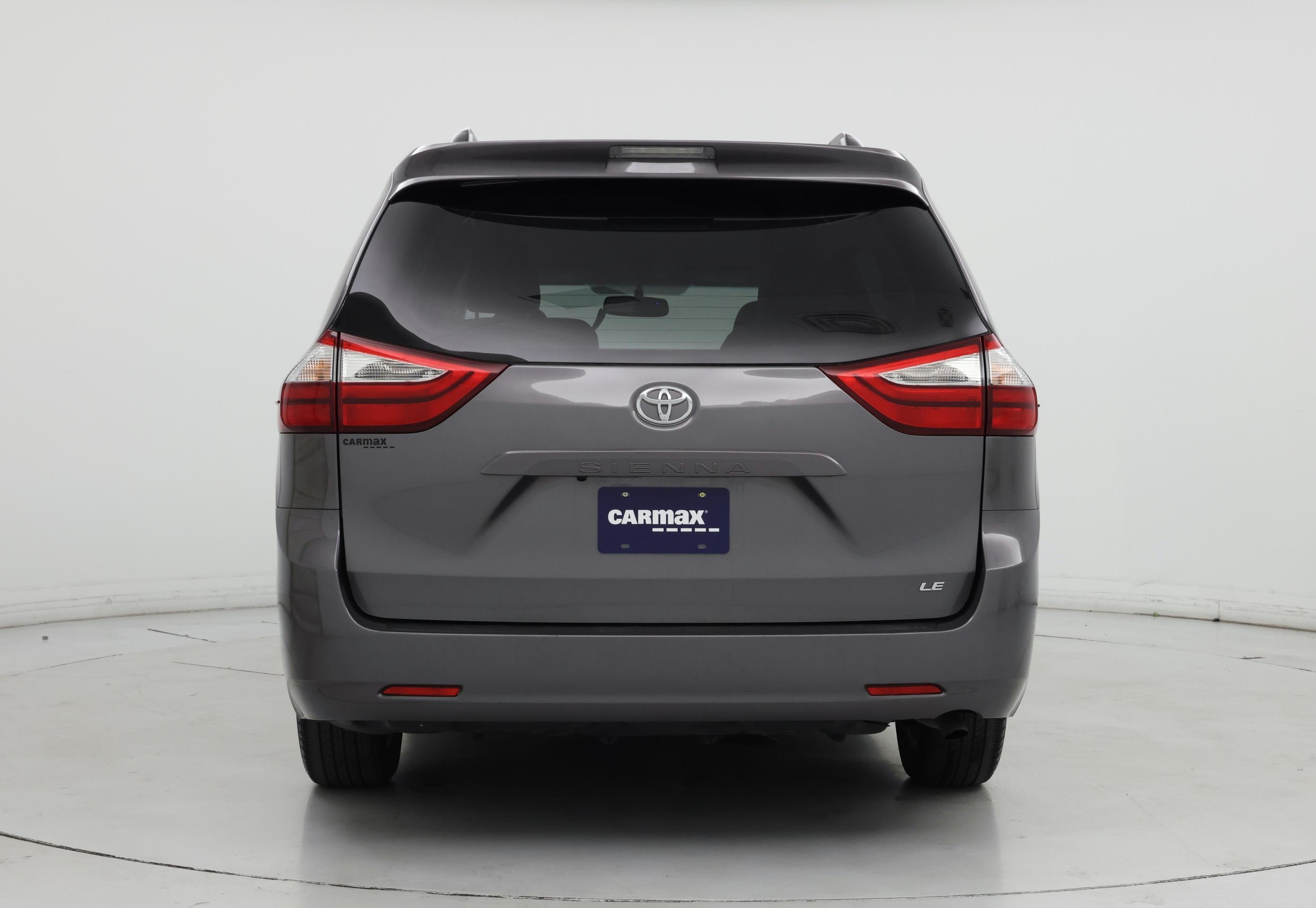 Thumbnail: 2017 Toyota Sienna - 6