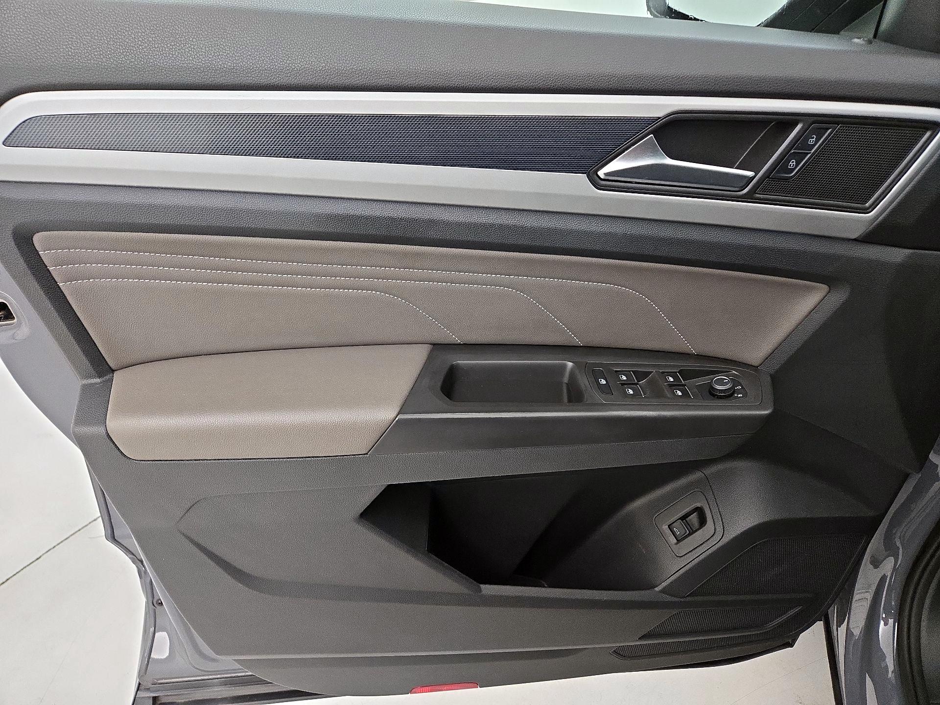 Thumbnail: 2022 Volkswagen Atlas - 12