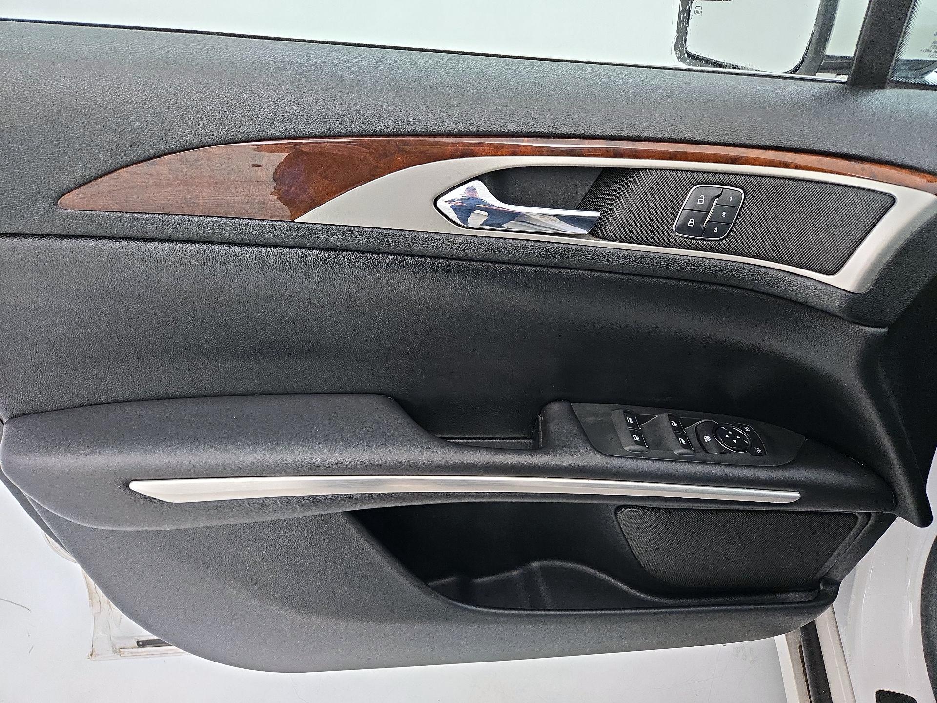 Thumbnail: 2016 Lincoln MKZ - 12