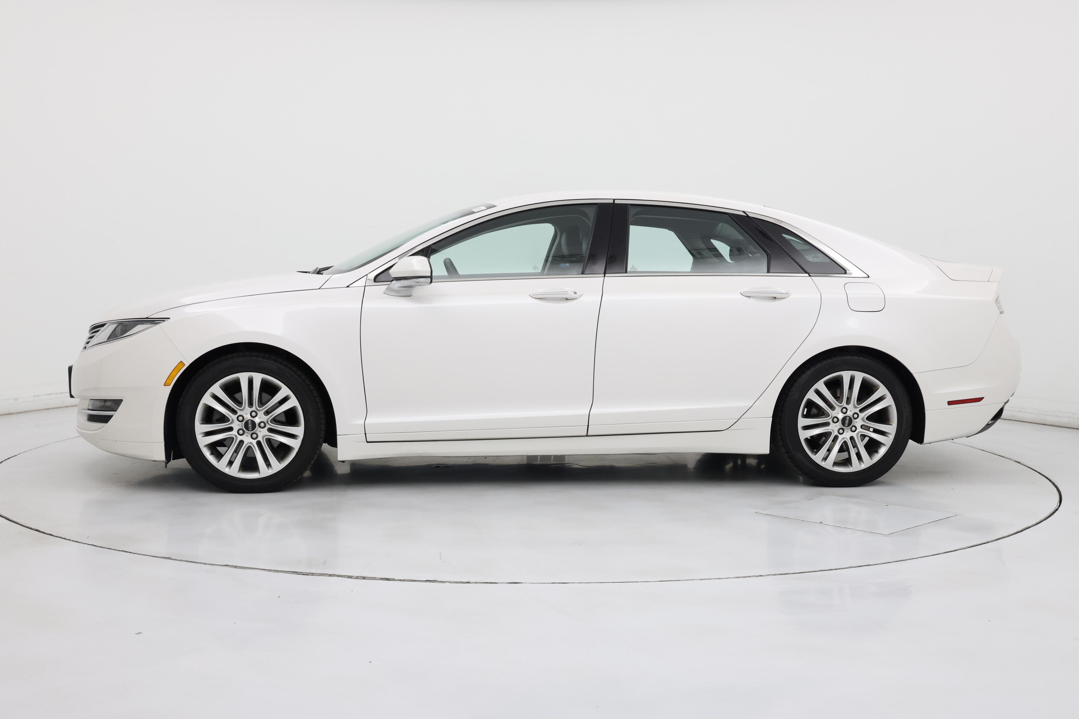 Thumbnail: 2016 Lincoln MKZ - 3