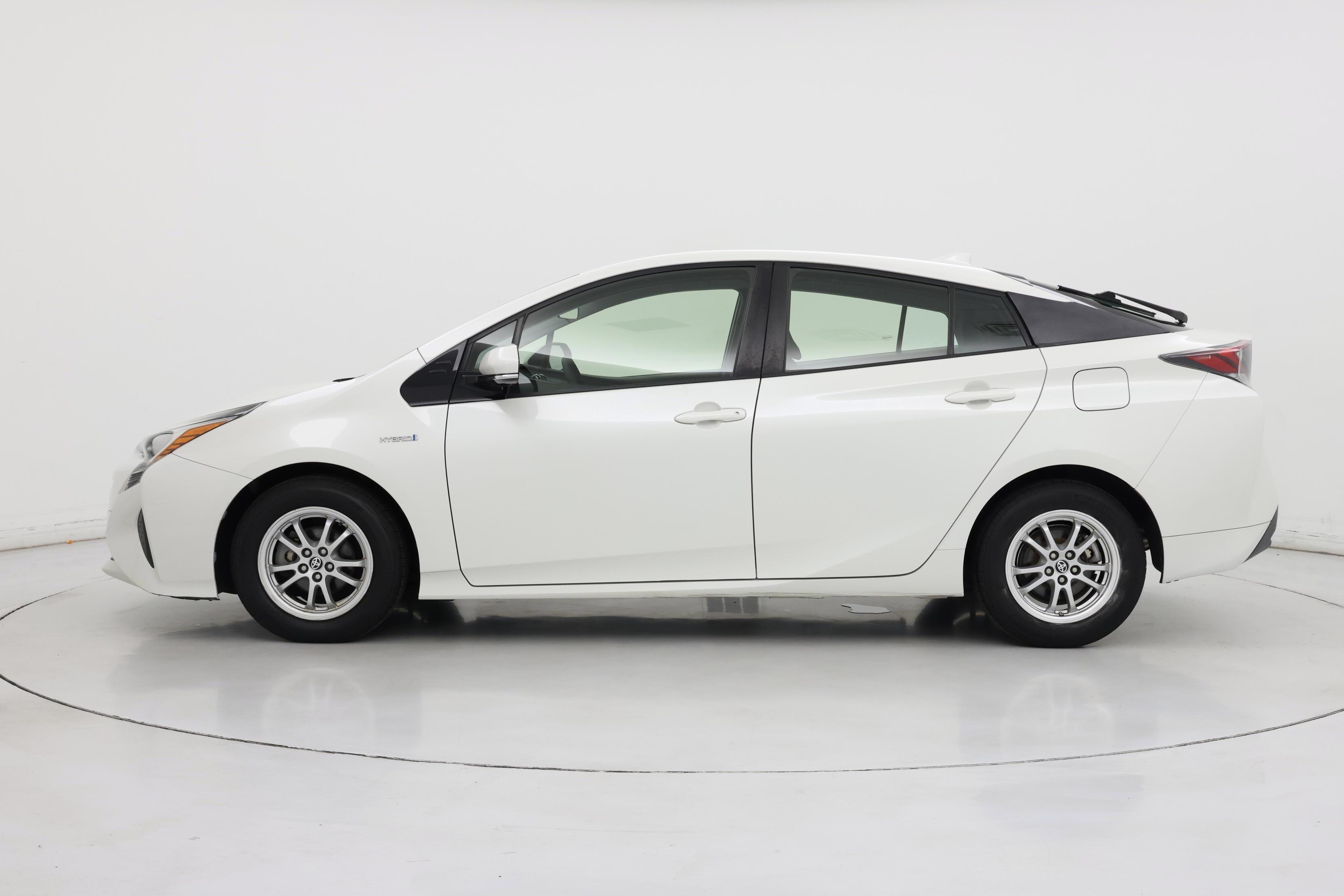 Thumbnail: 2017 Toyota Prius - 3