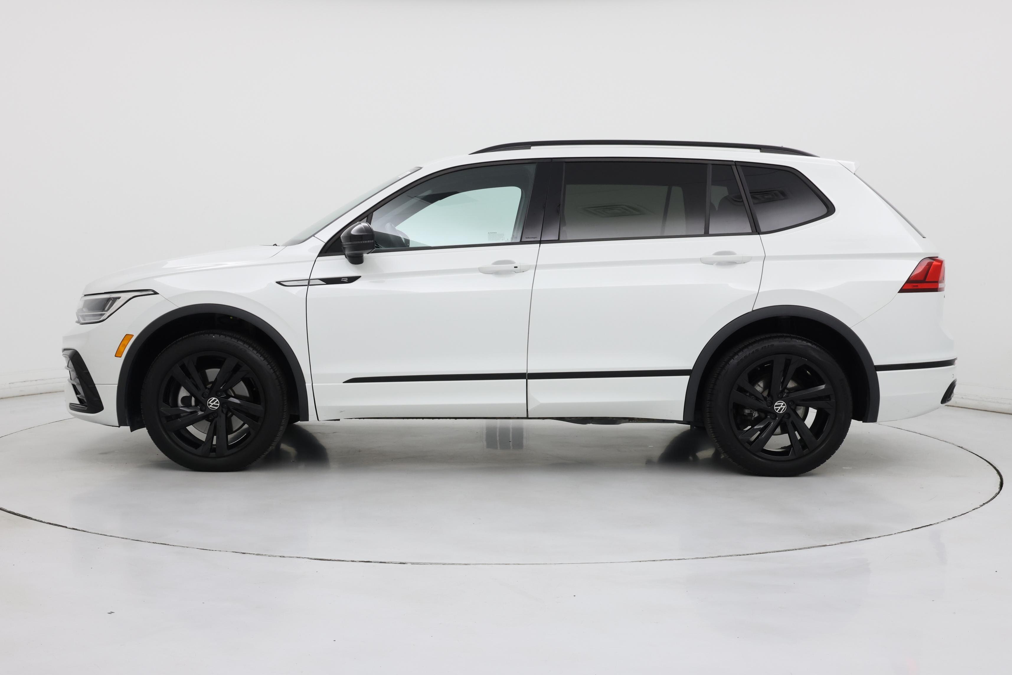 Thumbnail: 2024 Volkswagen Tiguan - 3