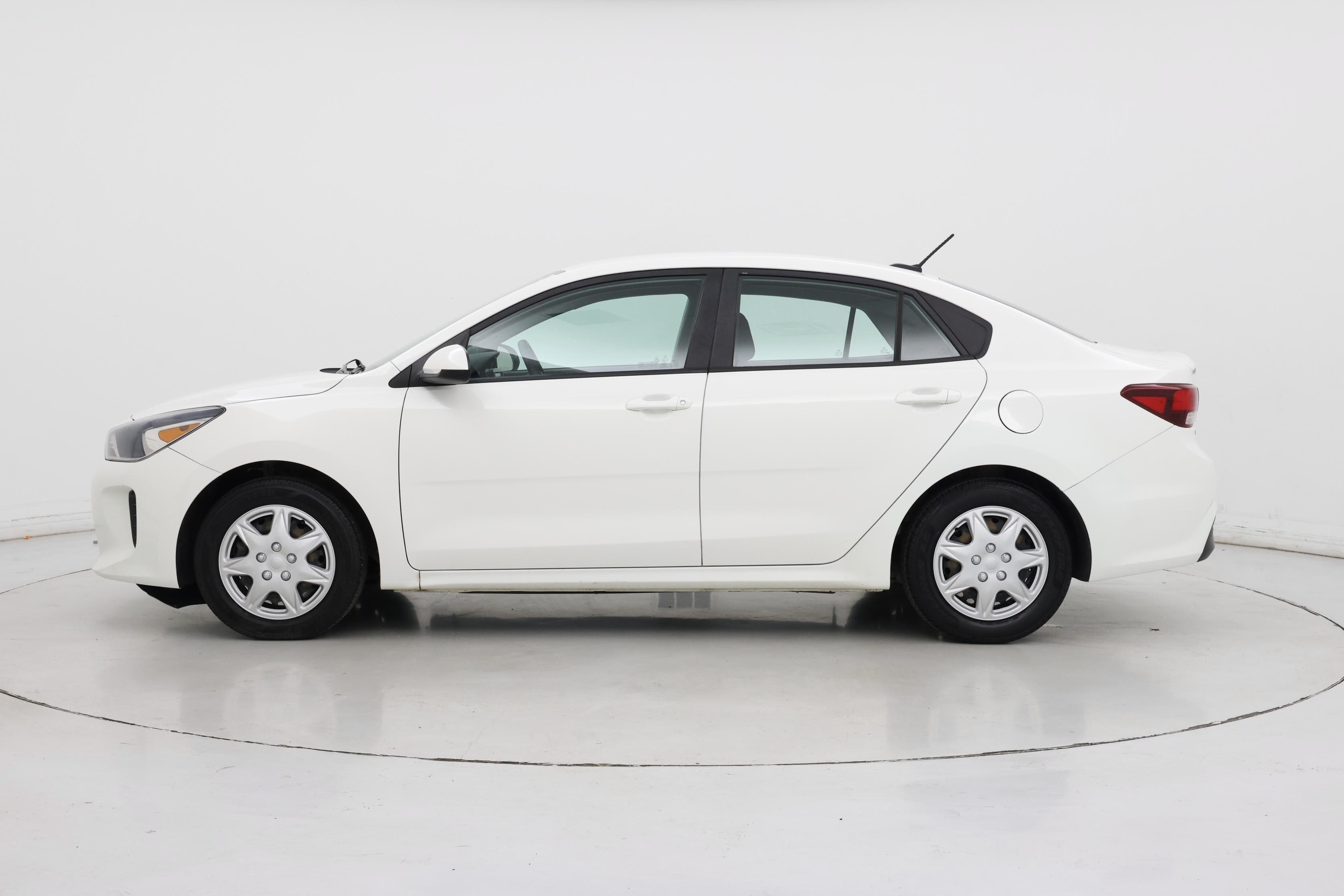 Thumbnail: 2019 Kia Rio - 3