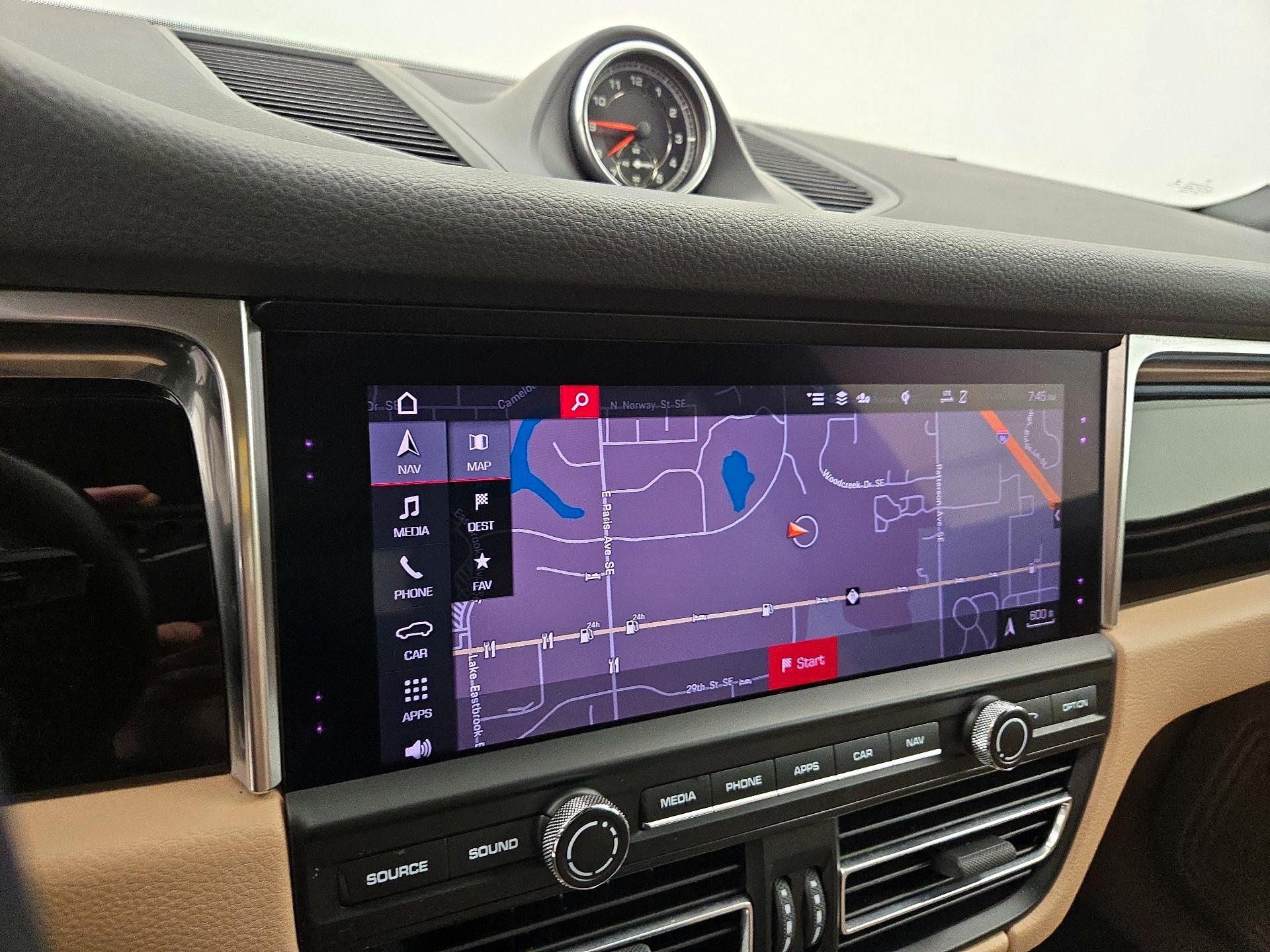 Thumbnail: 2020 Porsche Macan - 14