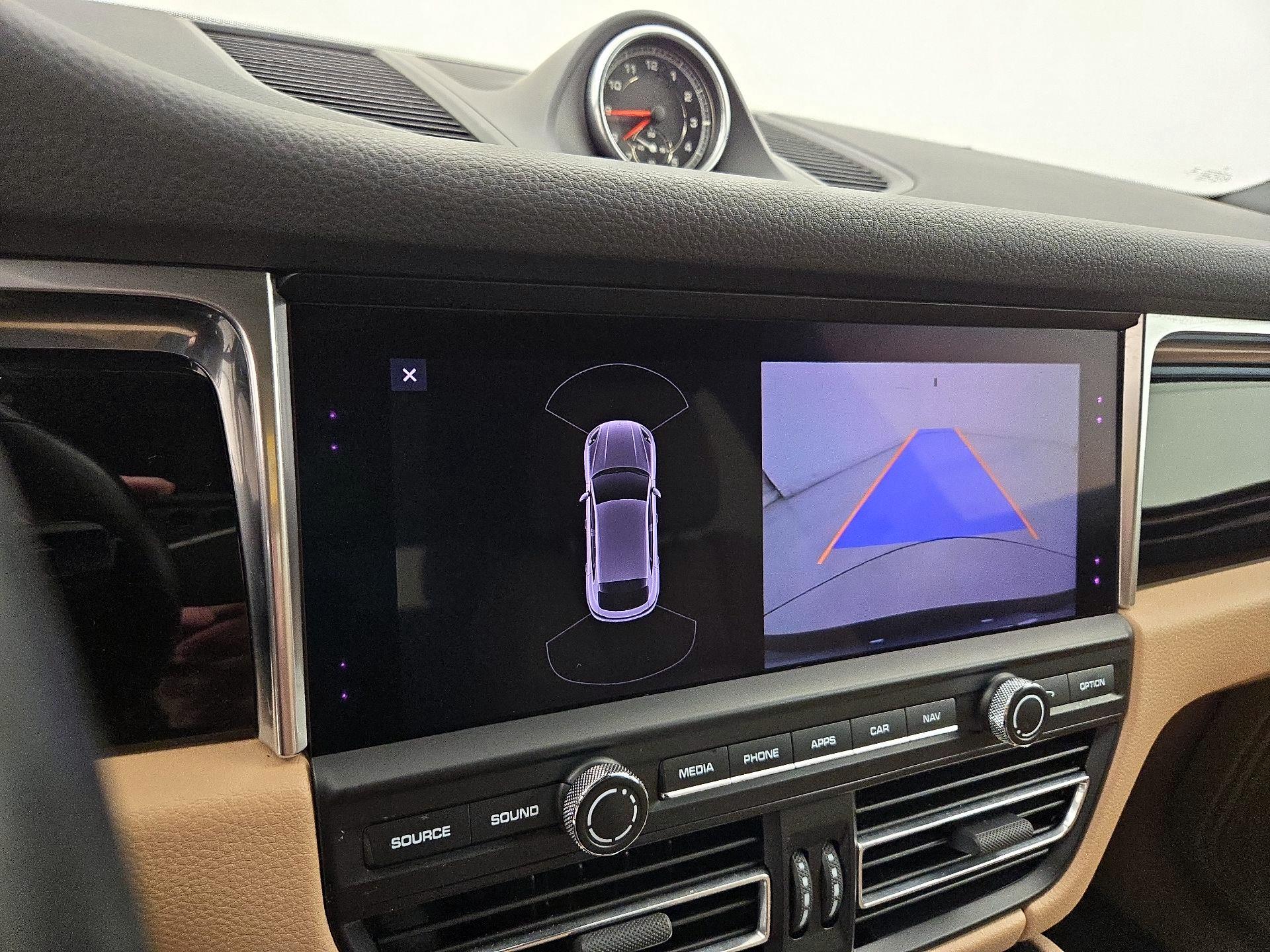 Thumbnail: 2020 Porsche Macan - 15