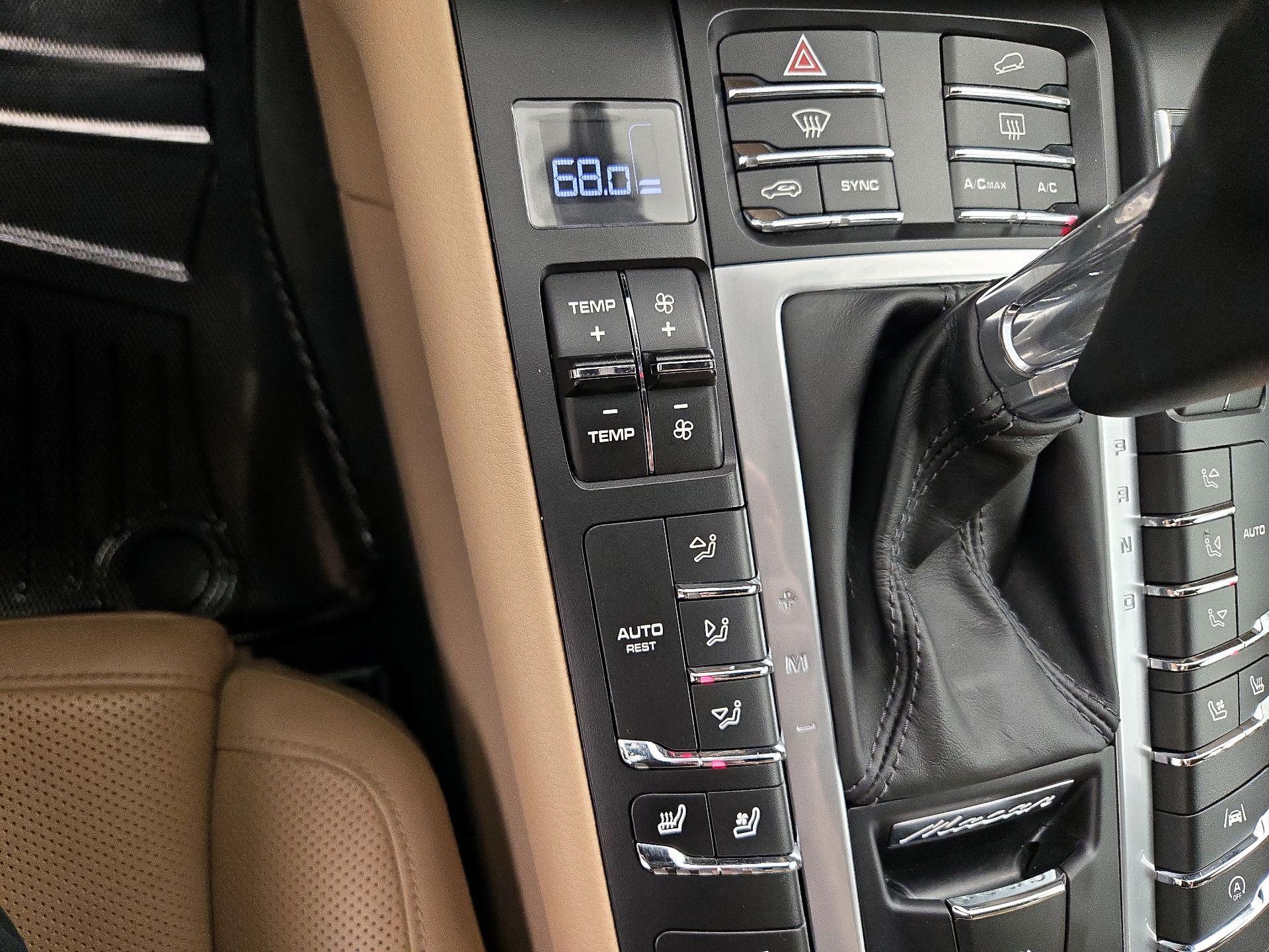 Thumbnail: 2020 Porsche Macan - 17