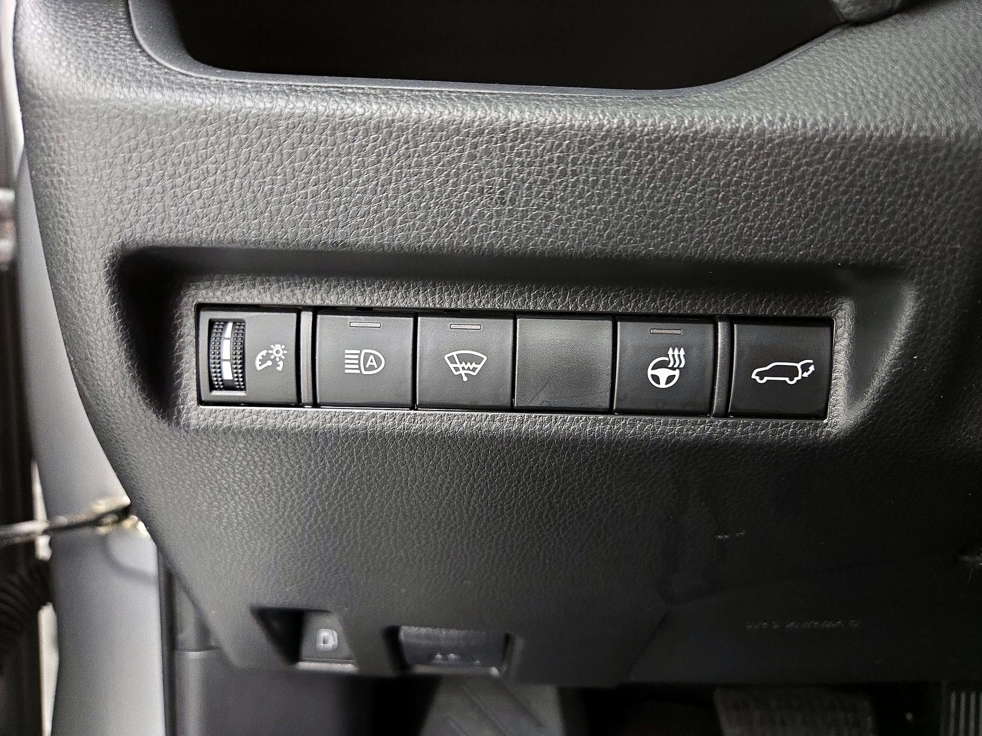Thumbnail: 2021 Toyota RAV4 - 13