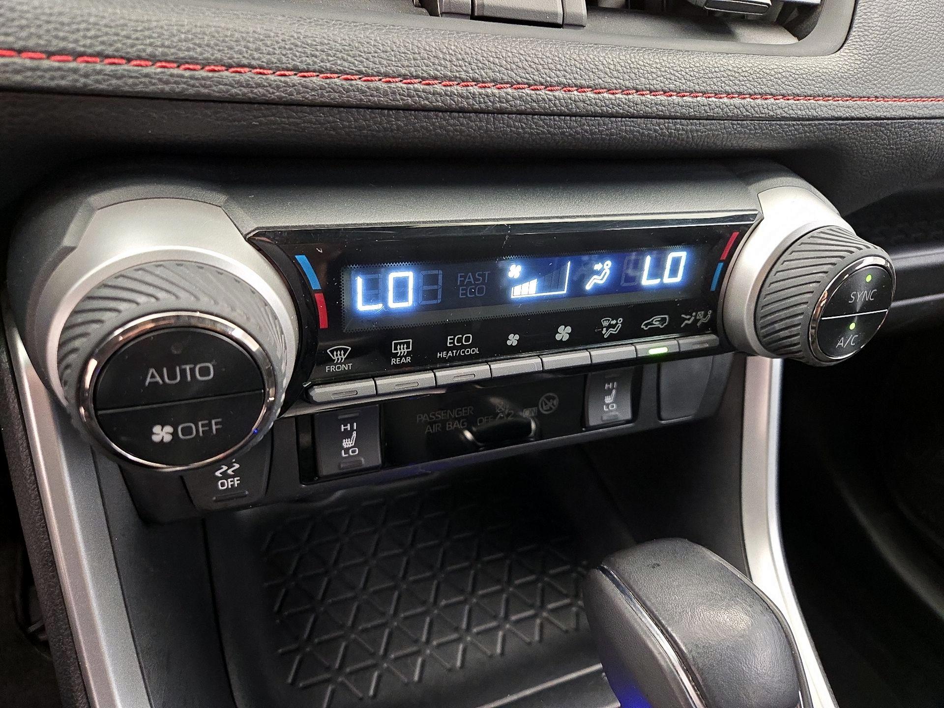Thumbnail: 2021 Toyota RAV4 - 16
