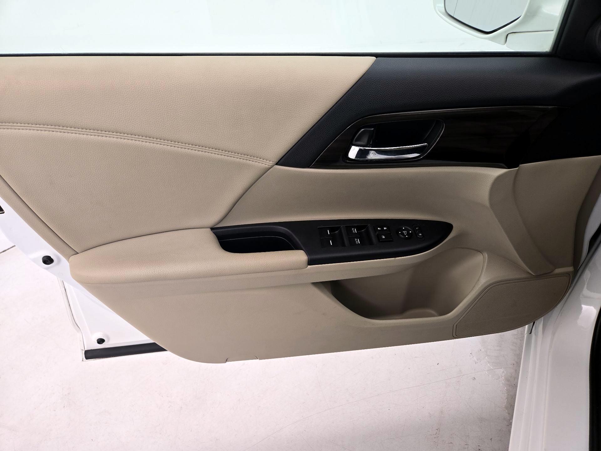 Thumbnail: 2016 Honda Accord - 12