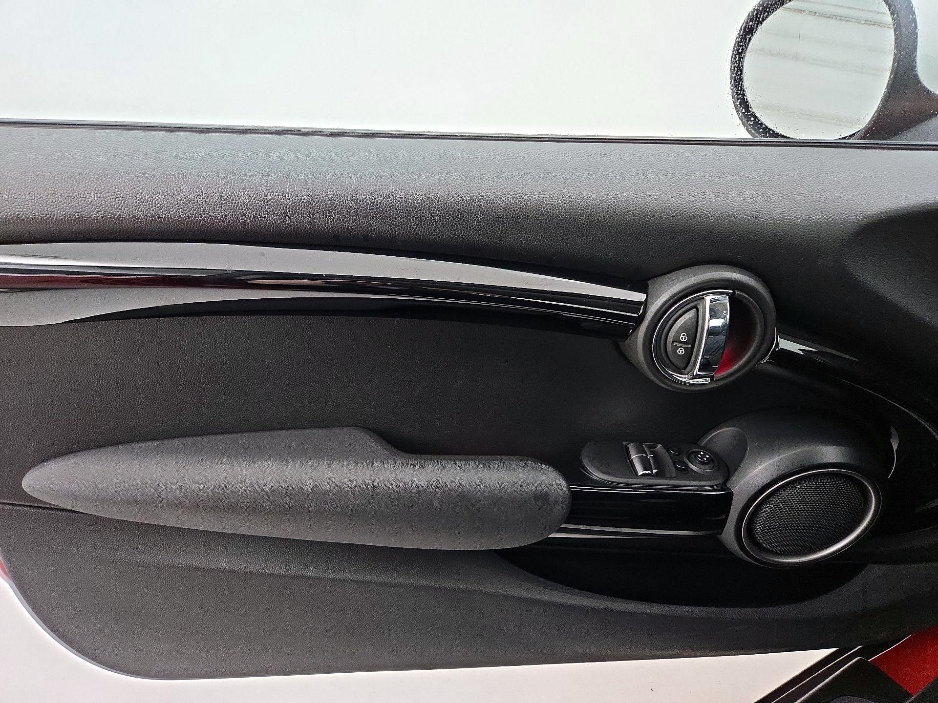 Thumbnail: 2015 MINI Cooper Hardtop - 12