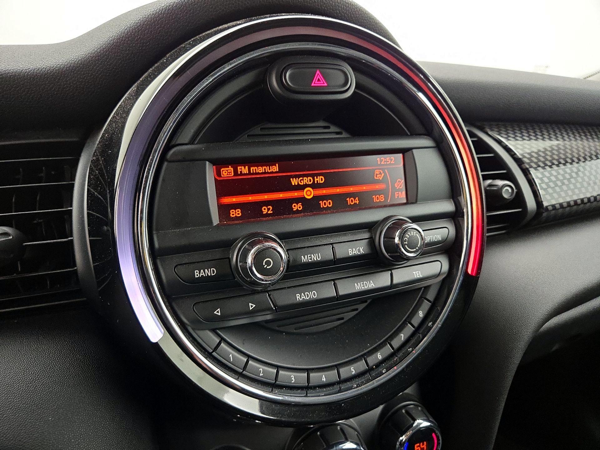 Thumbnail: 2015 MINI Cooper Hardtop - 14