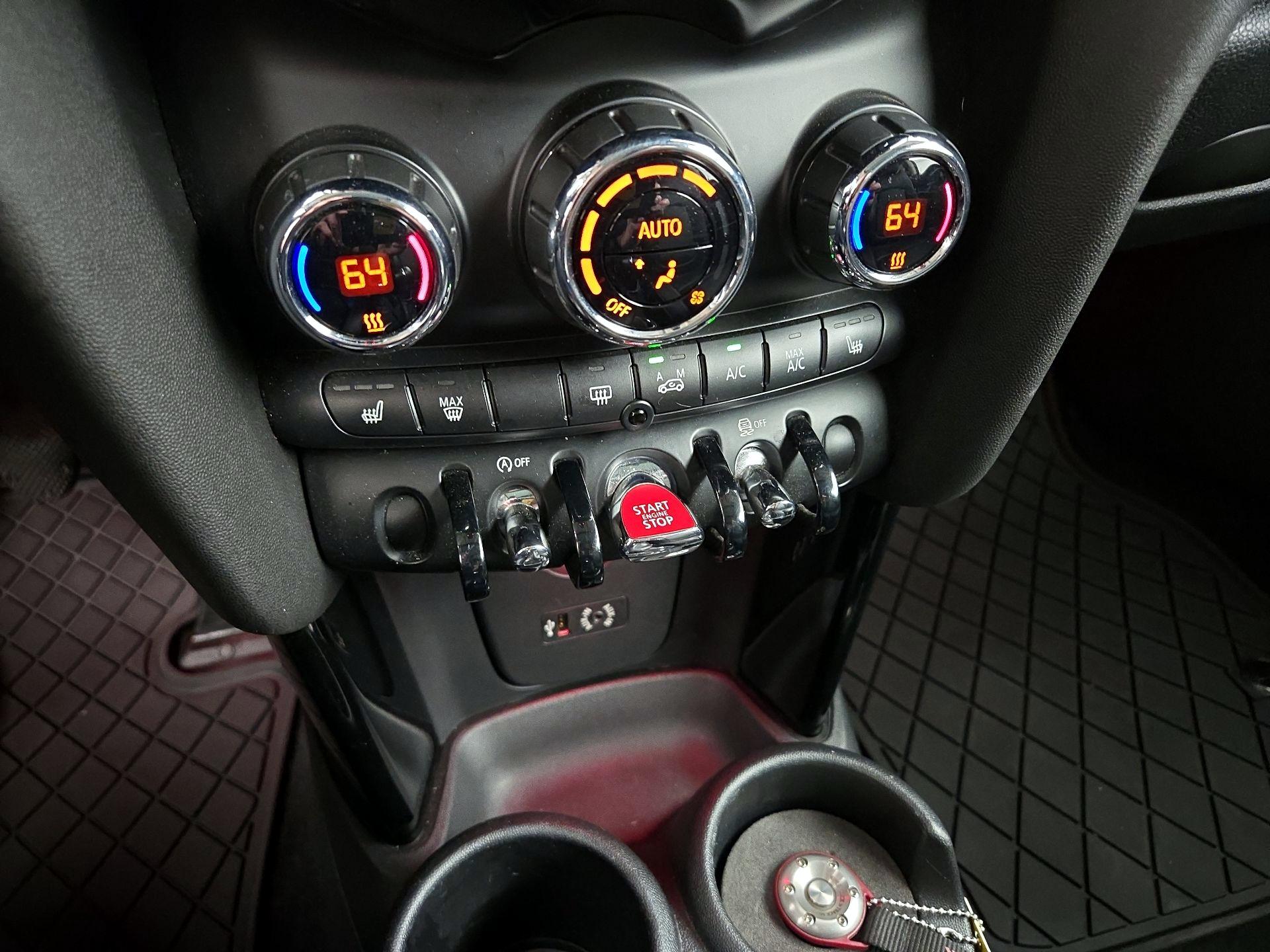 Thumbnail: 2015 MINI Cooper Hardtop - 15