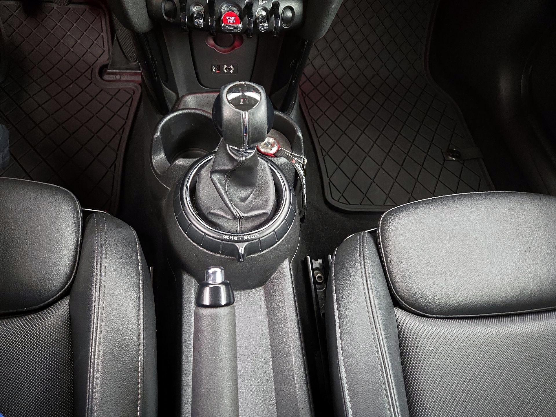 Thumbnail: 2015 MINI Cooper Hardtop - 16