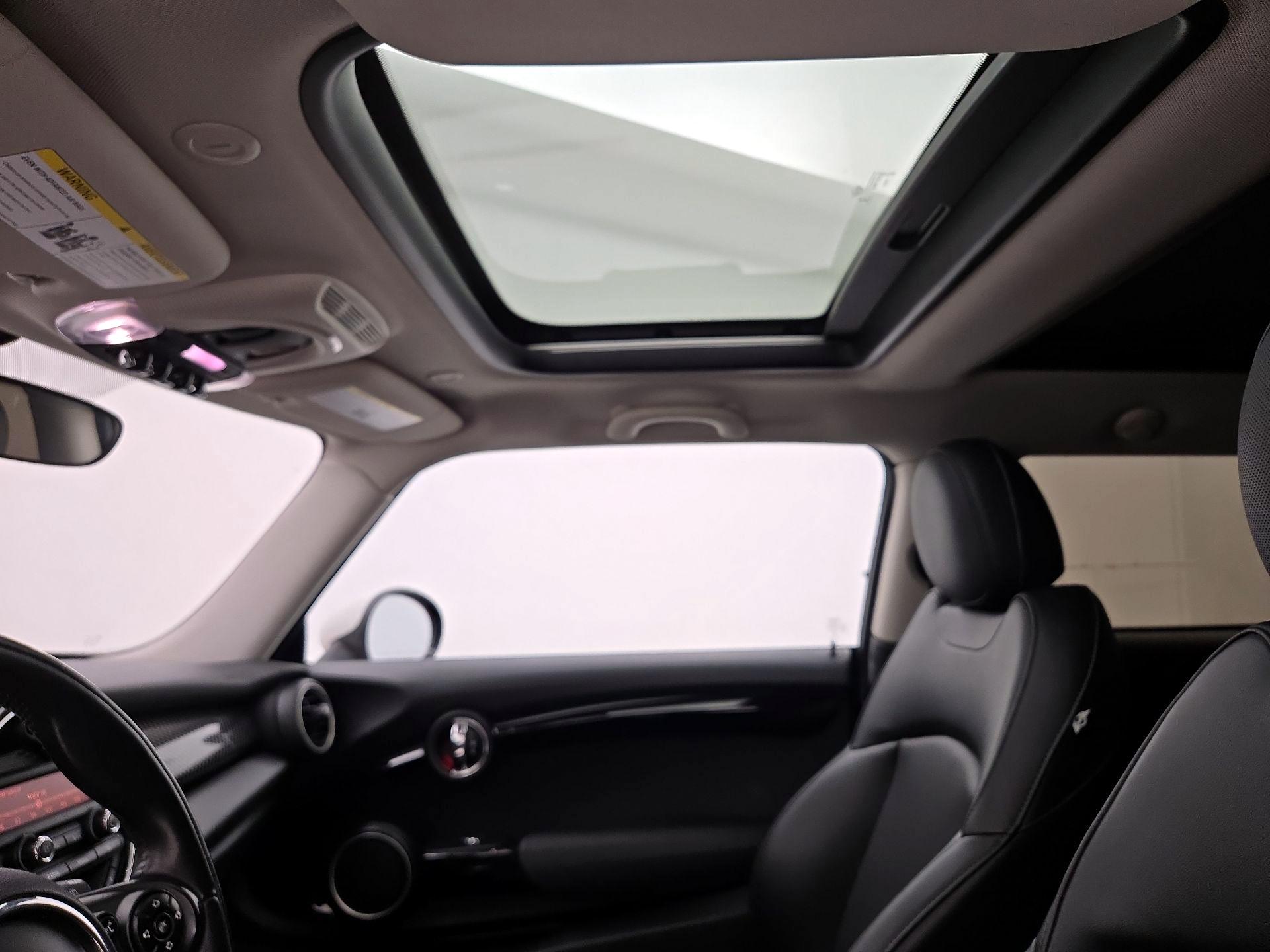 Thumbnail: 2015 MINI Cooper Hardtop - 18
