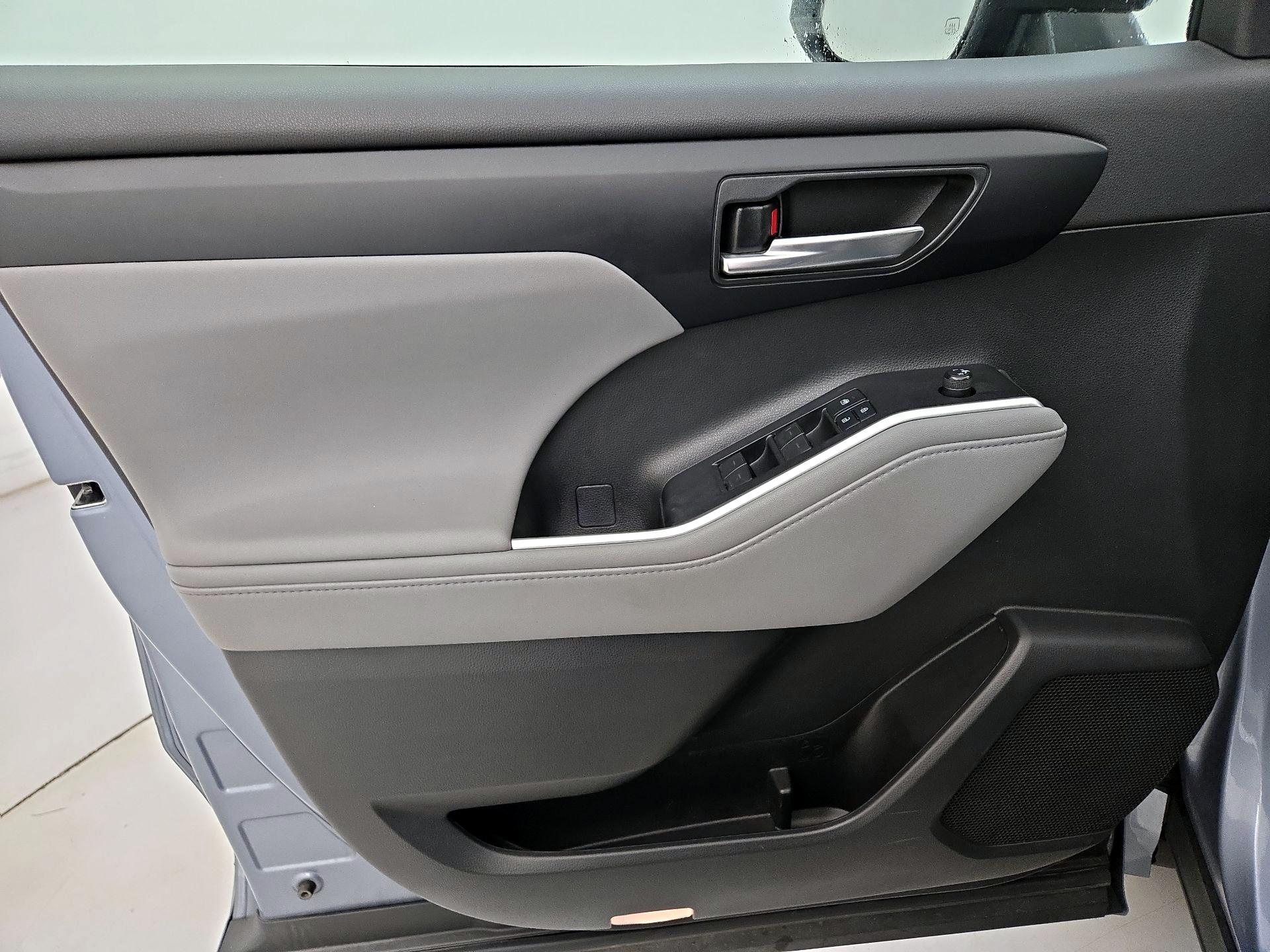 Thumbnail: 2021 Toyota Highlander - 12