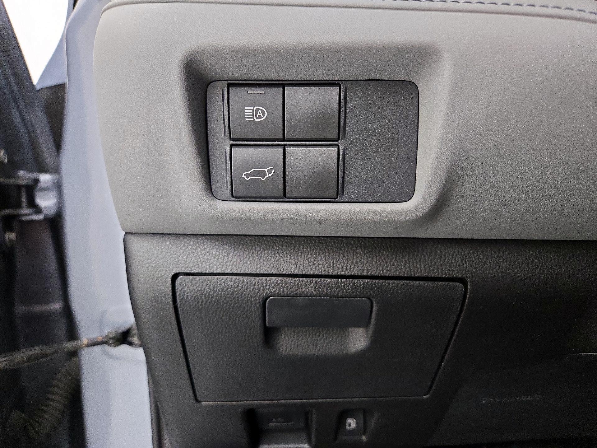 Thumbnail: 2021 Toyota Highlander - 13
