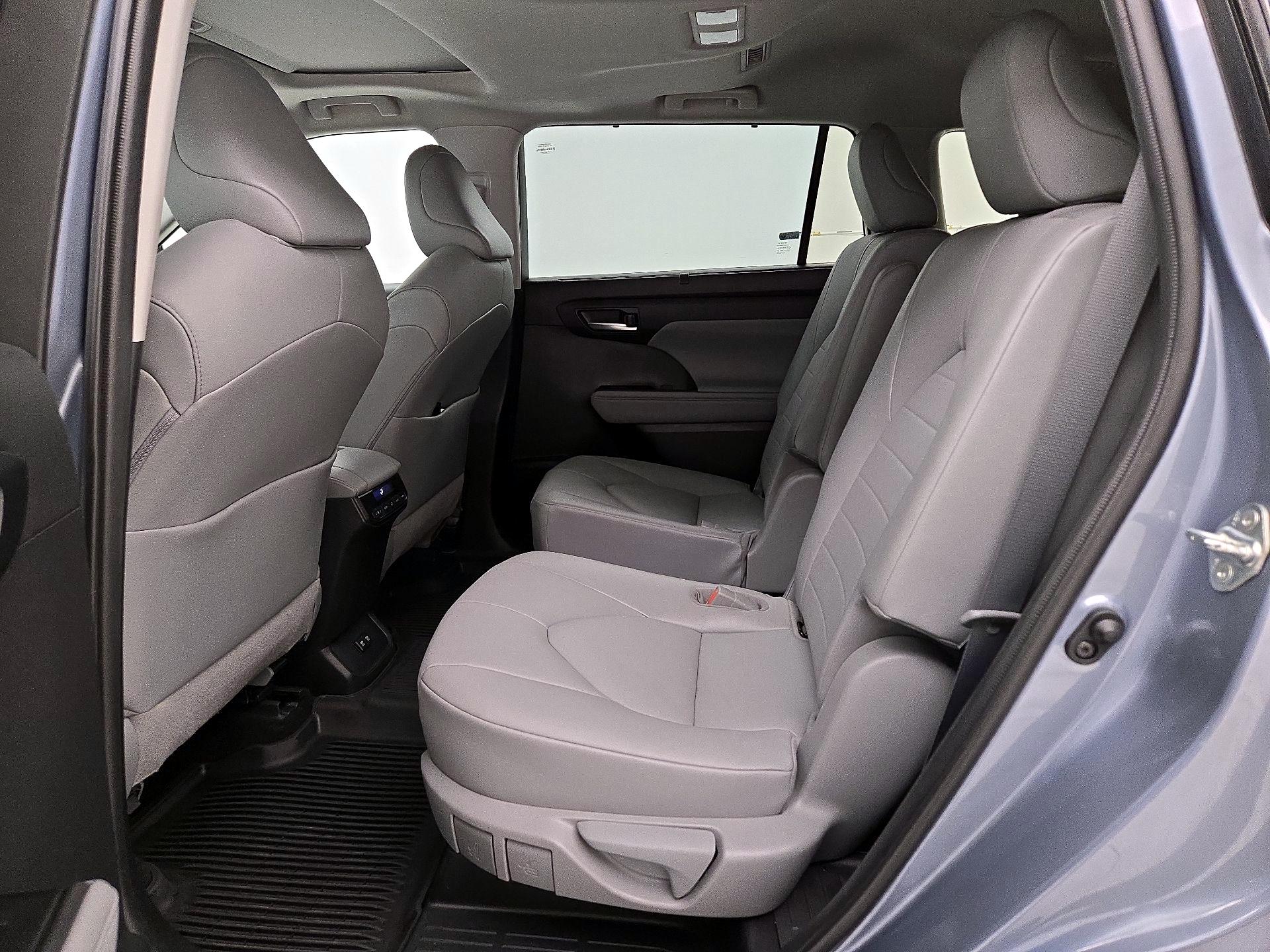 Thumbnail: 2021 Toyota Highlander - 20