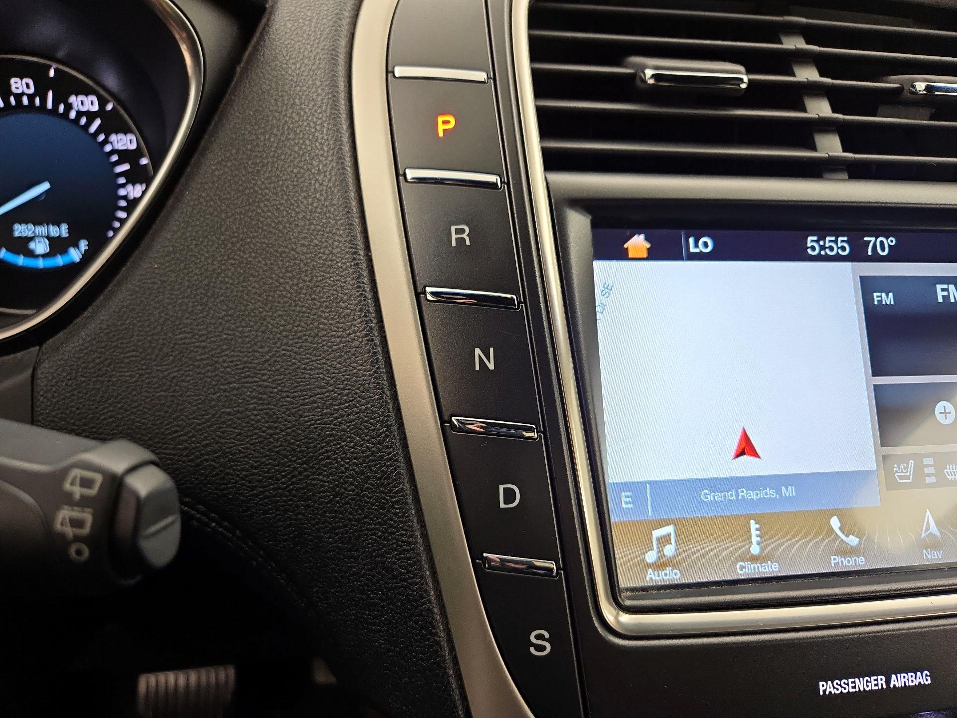 Thumbnail: 2017 Lincoln MKX - 18