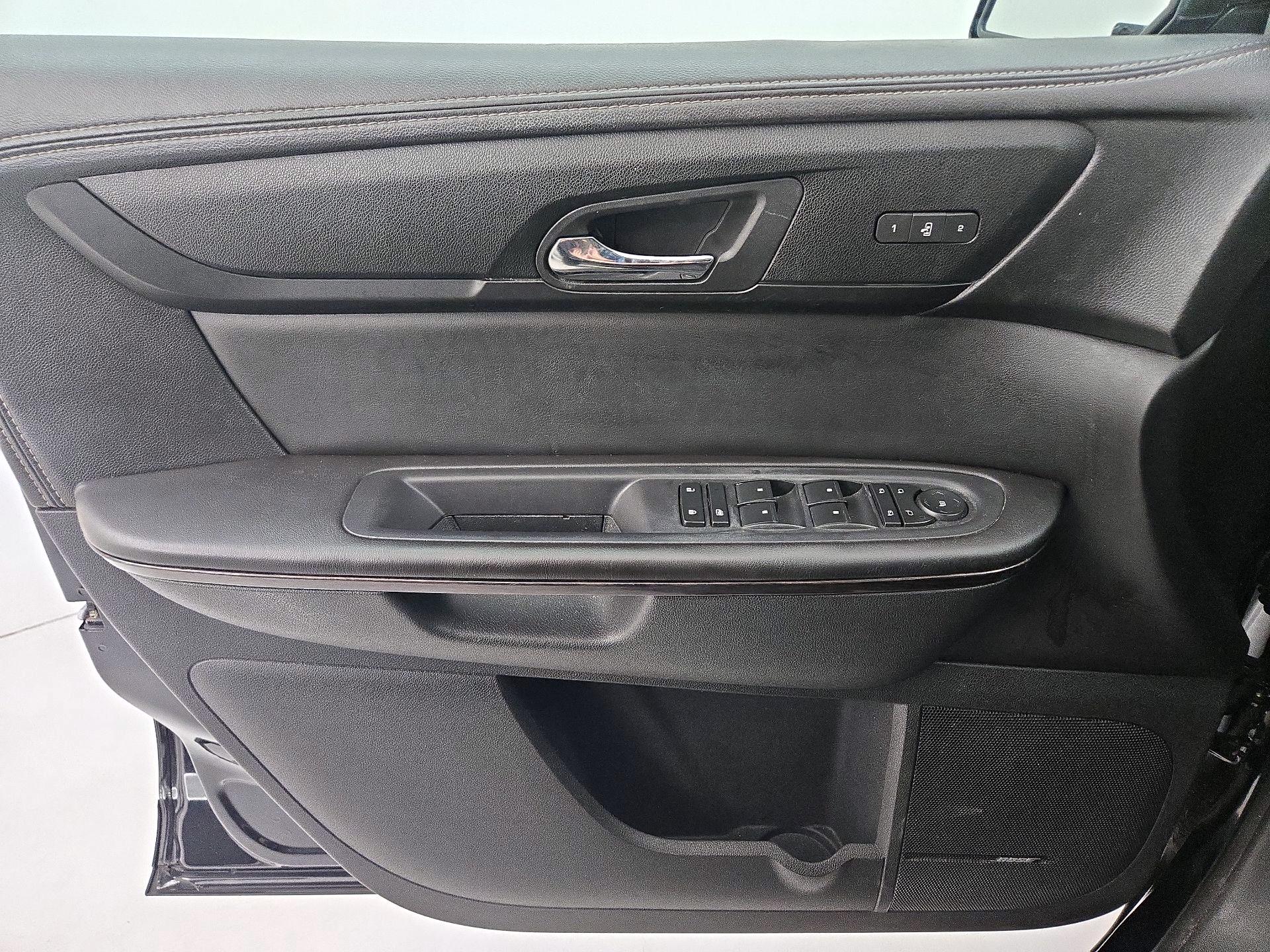 Thumbnail: 2015 Chevrolet Traverse - 12