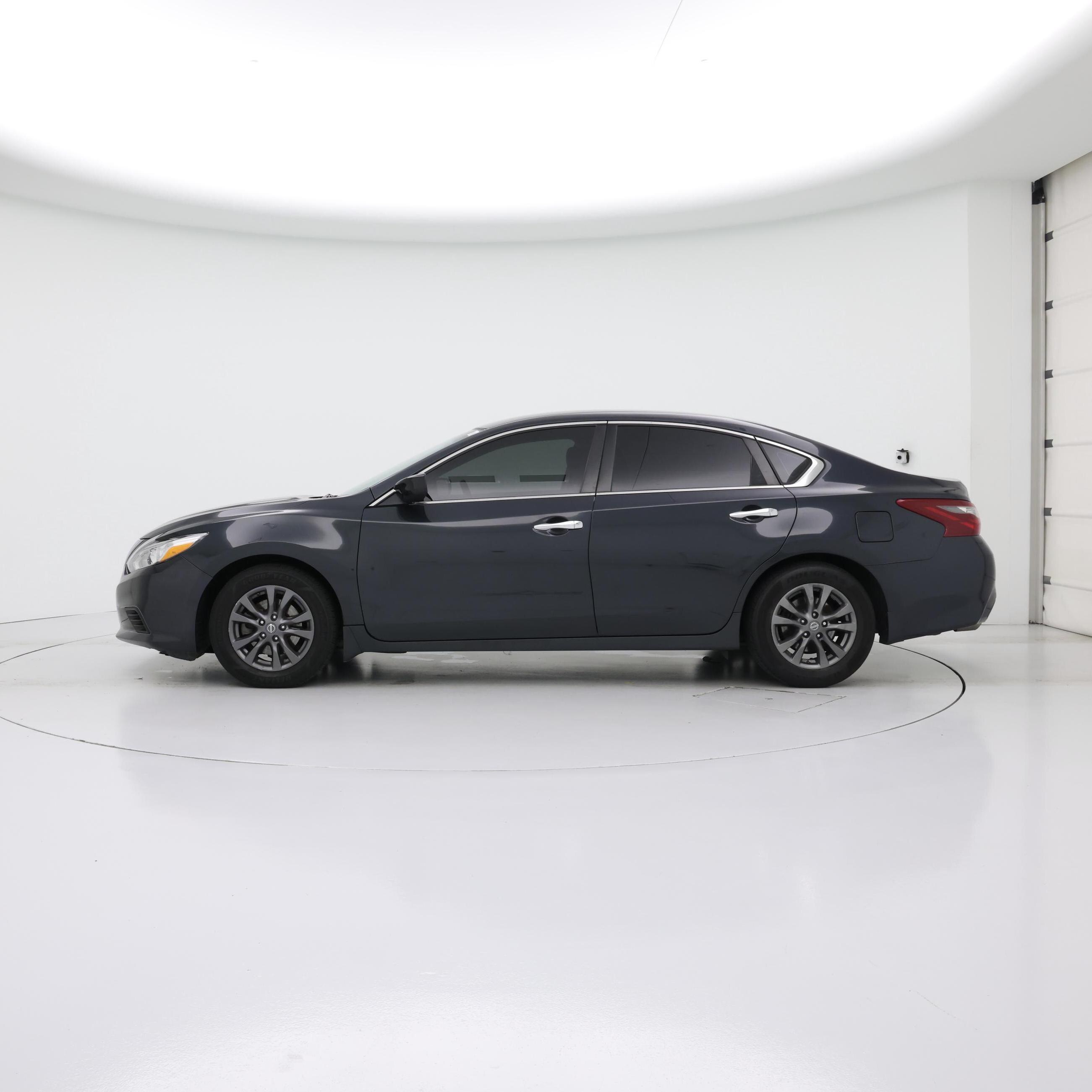 Thumbnail: 2018 Nissan Altima - 3