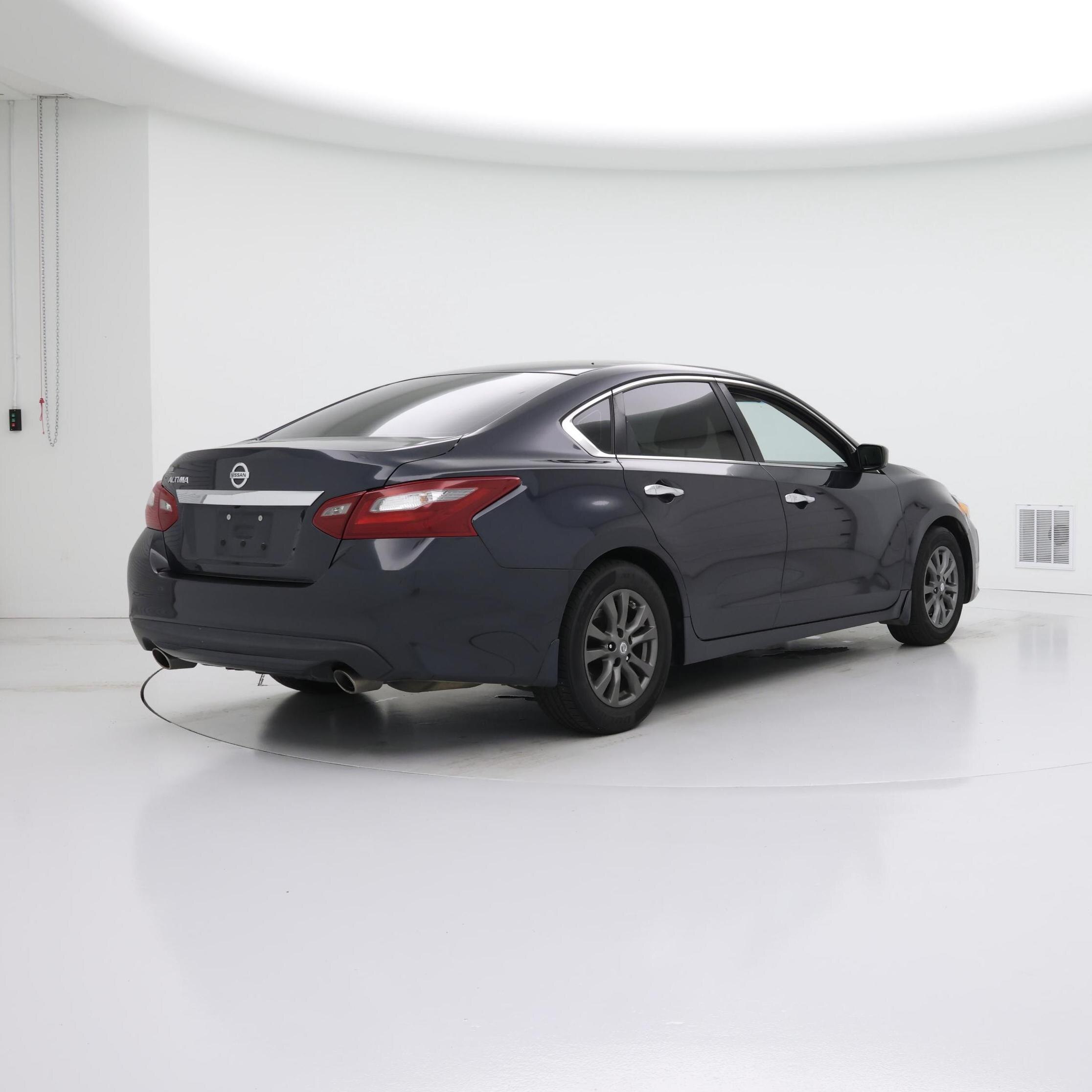 Thumbnail: 2018 Nissan Altima - 8