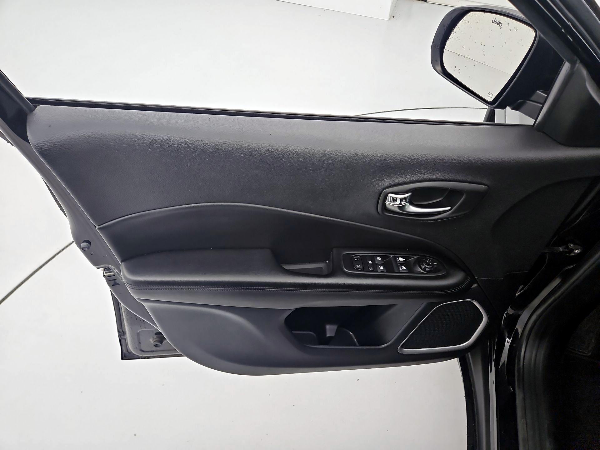 Thumbnail: 2021 Jeep Compass - 12