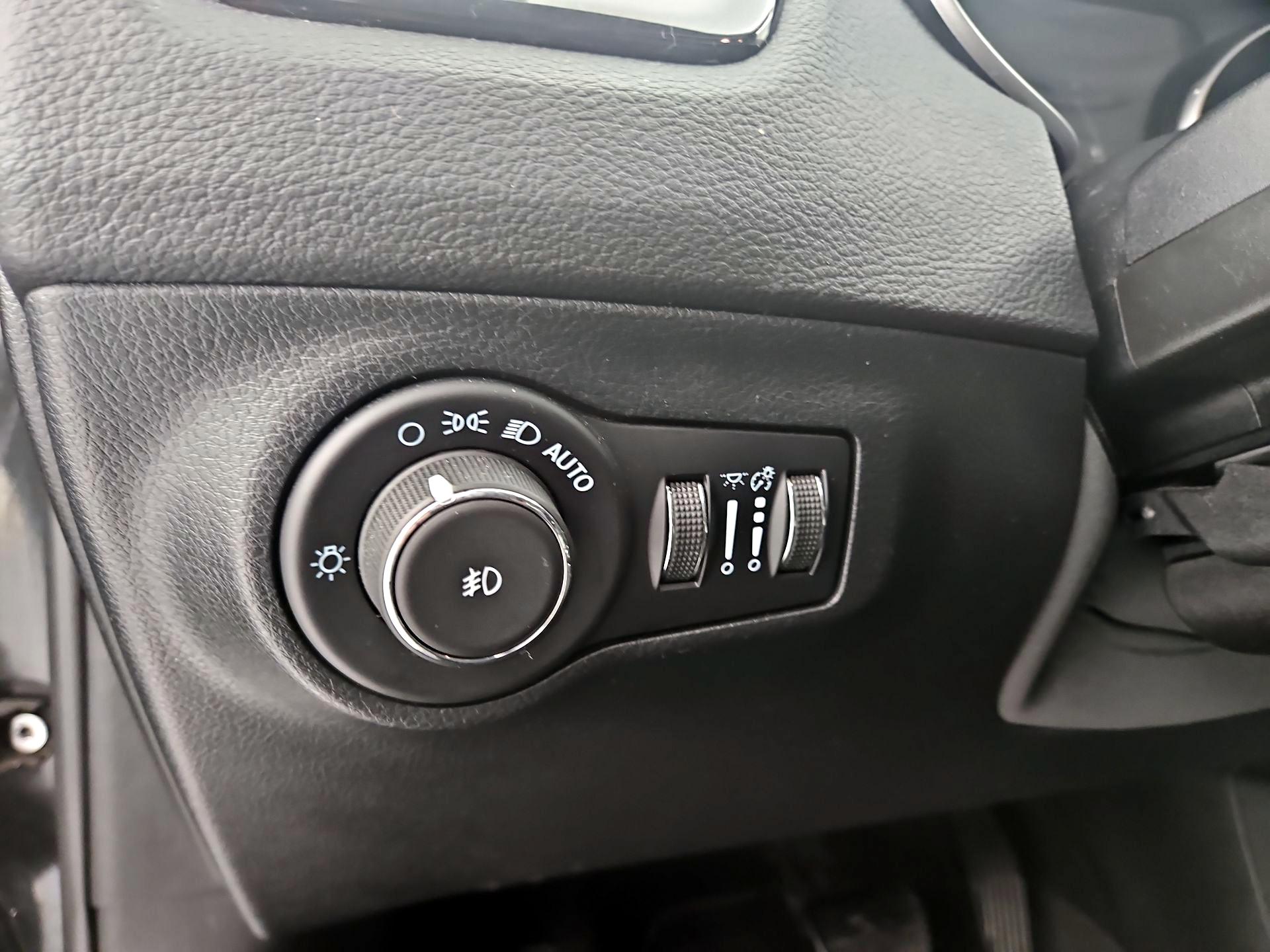 Thumbnail: 2021 Jeep Compass - 13