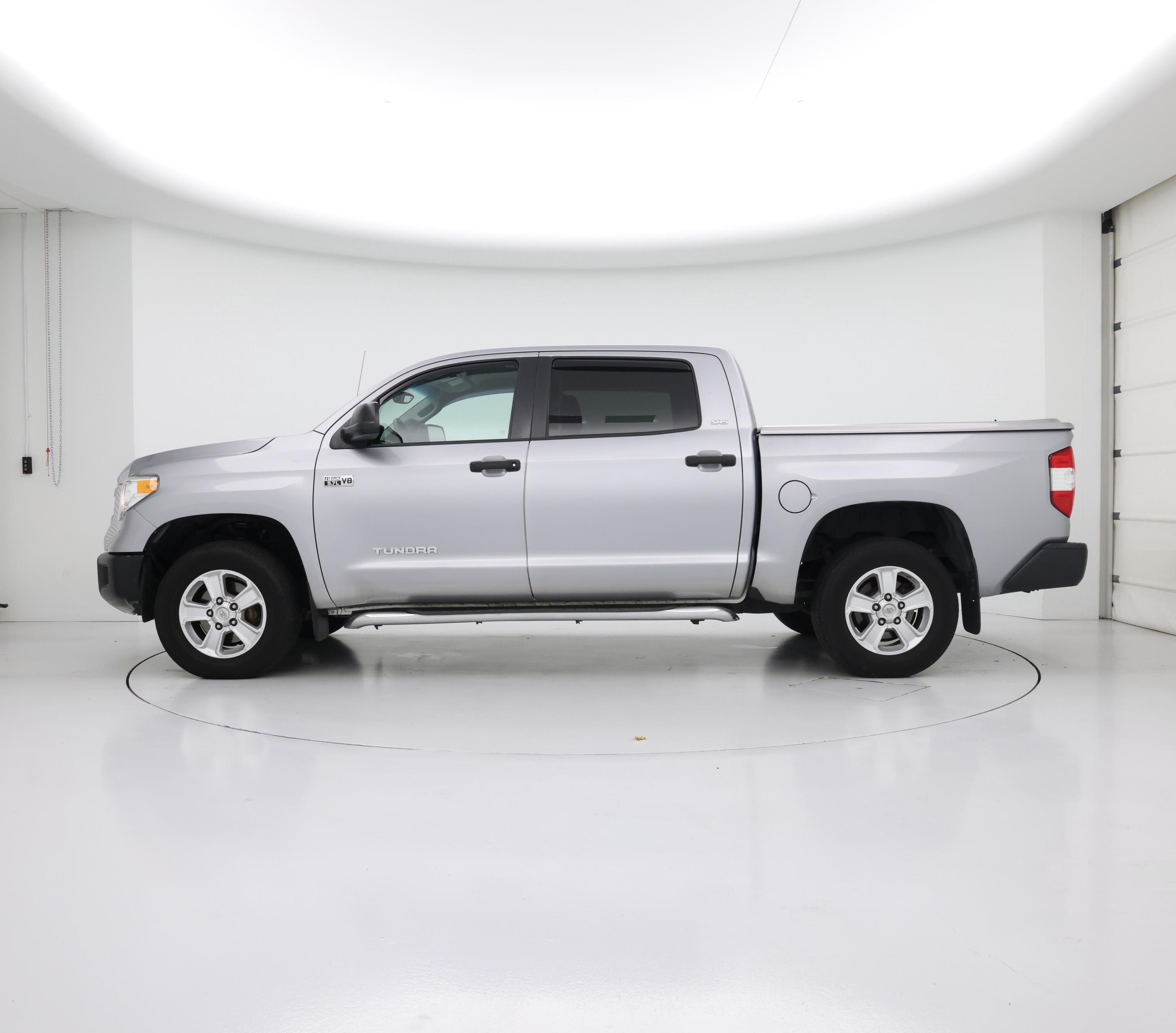 Thumbnail: 2017 Toyota Tundra - 3