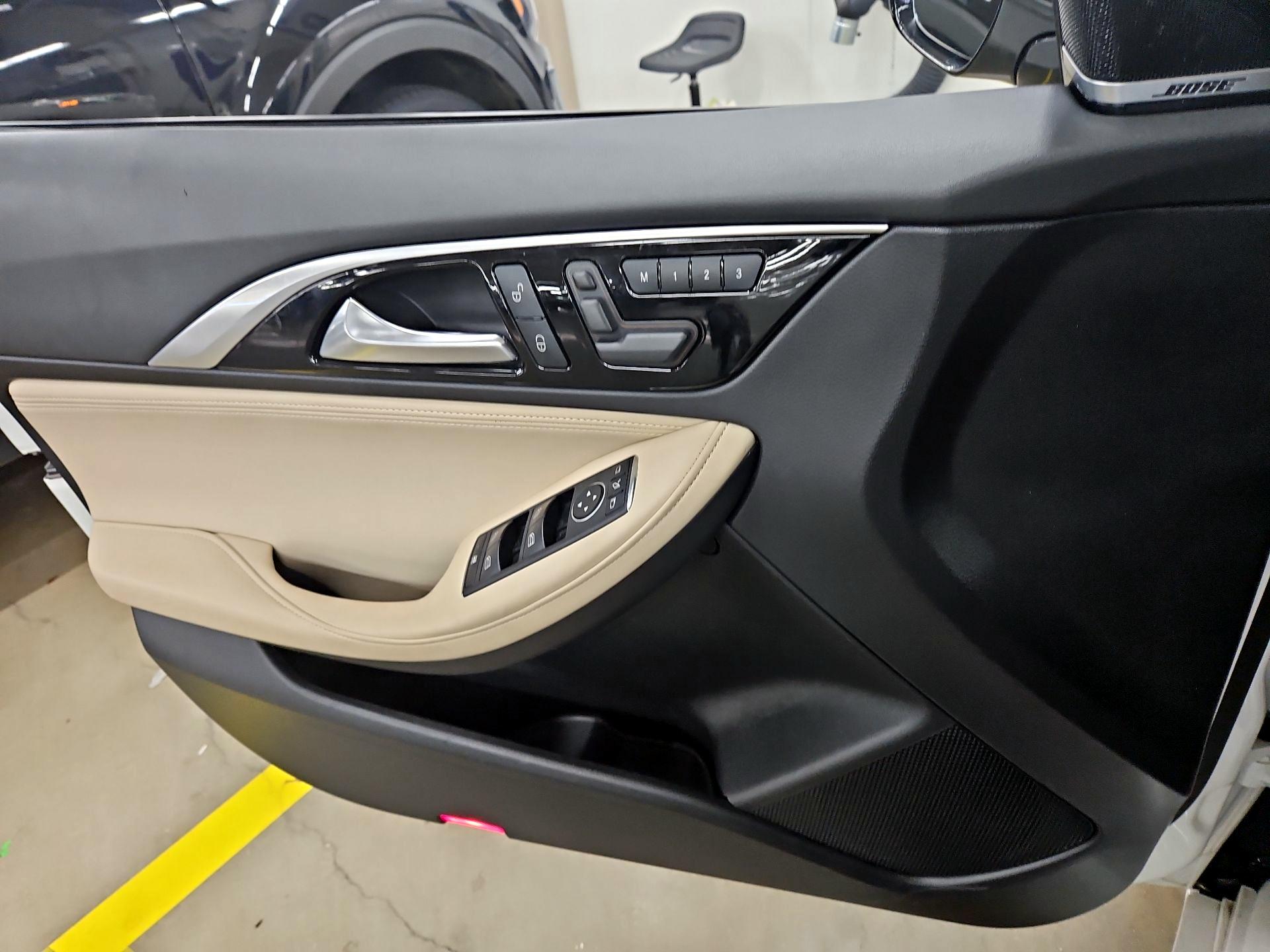 Thumbnail: 2019 INFINITI QX30 - 12
