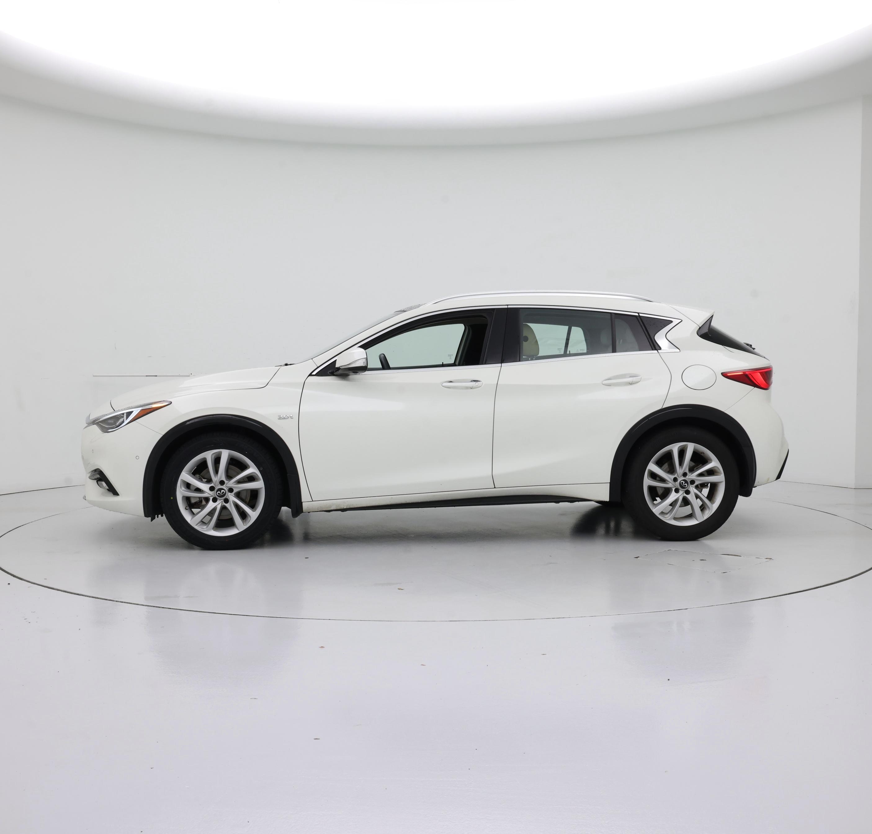 Thumbnail: 2019 INFINITI QX30 - 3