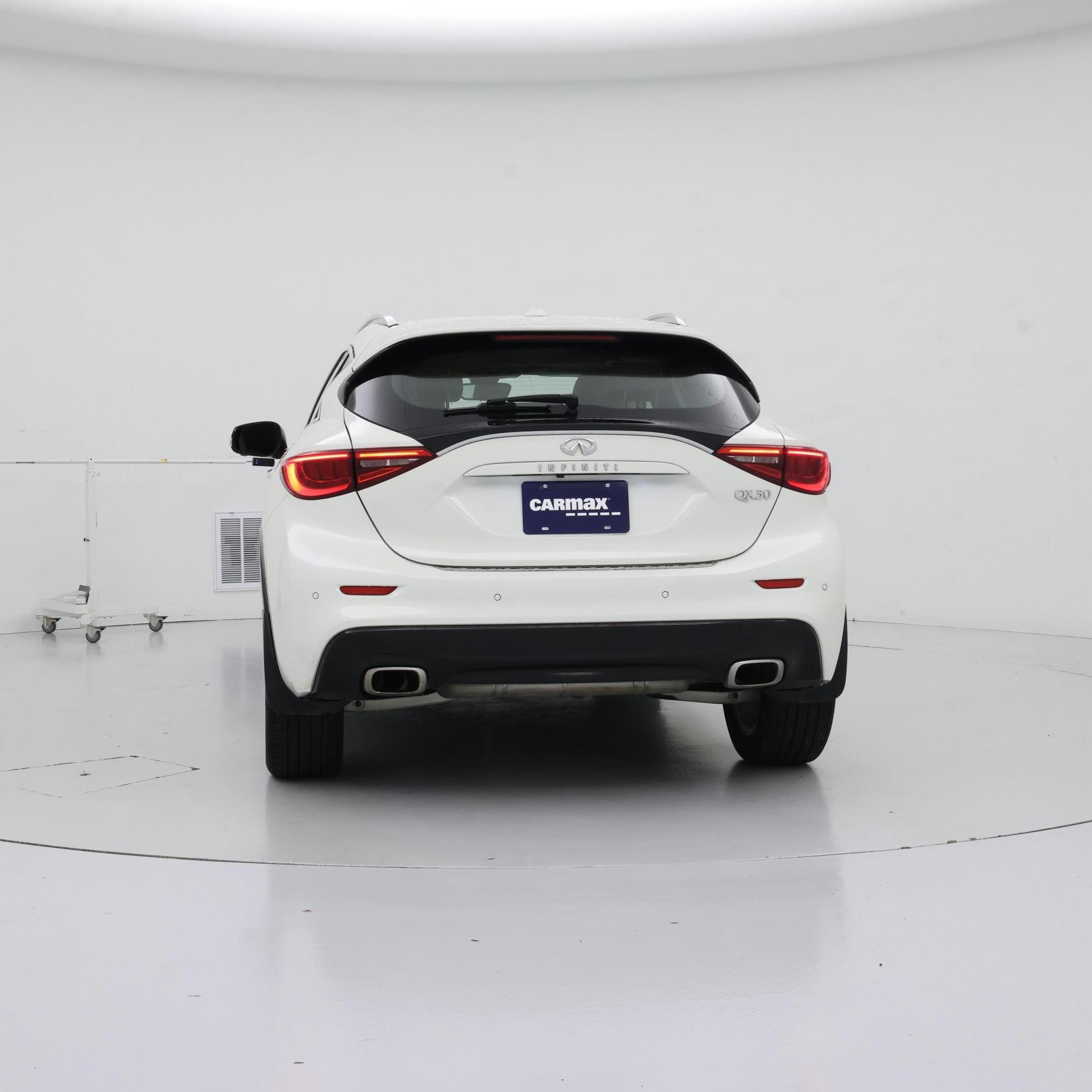 Thumbnail: 2019 INFINITI QX30 - 6