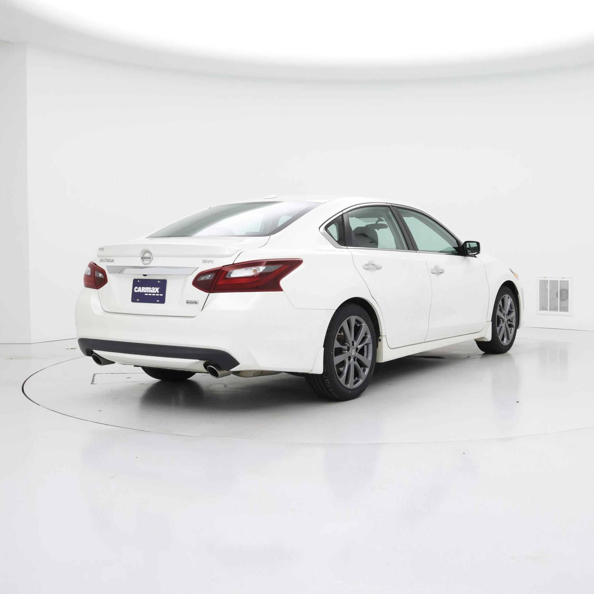 Thumbnail: 2018 Nissan Altima - 8