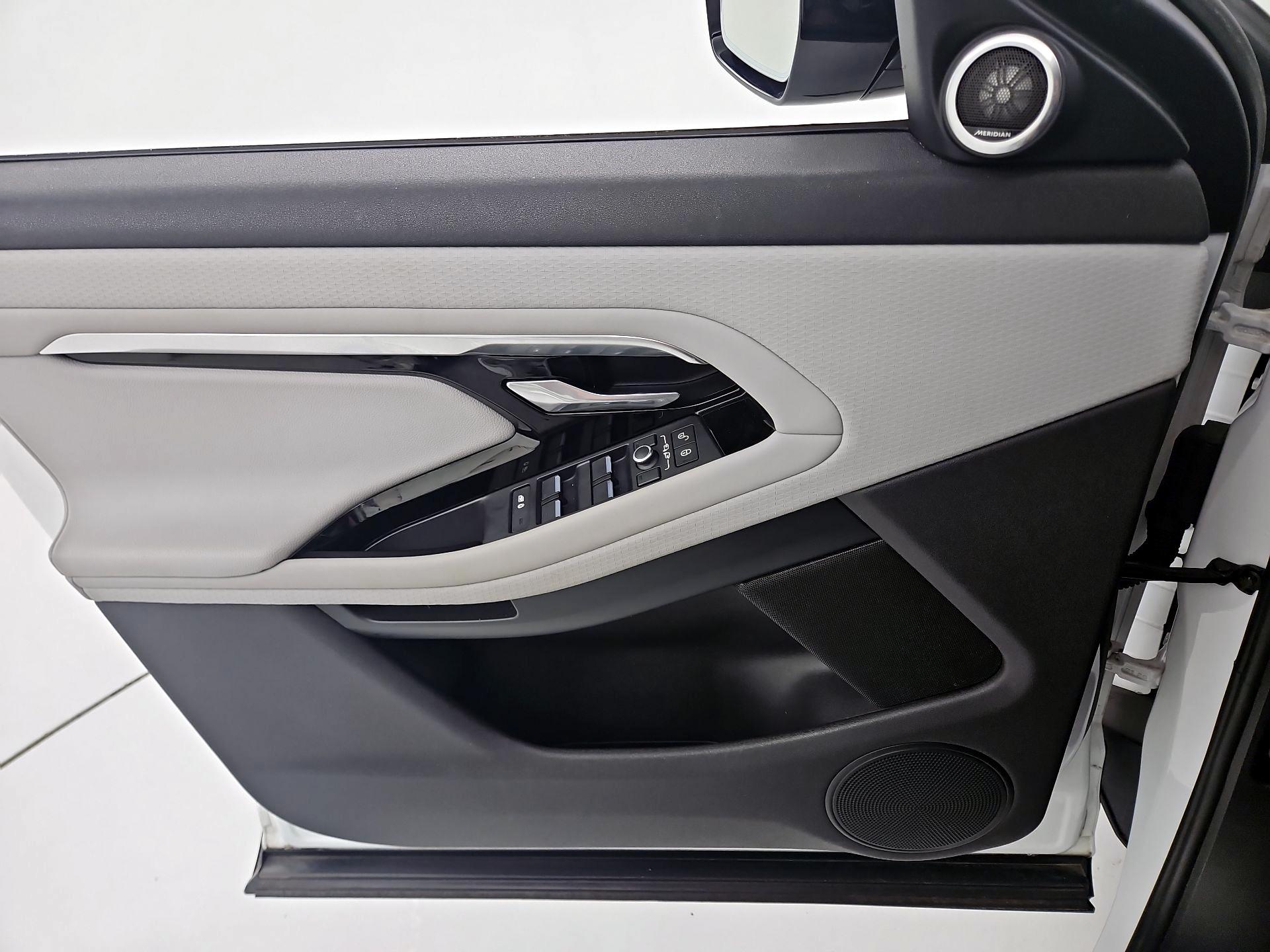 Thumbnail: 2020 Land Rover Range Rover Evoque - 12
