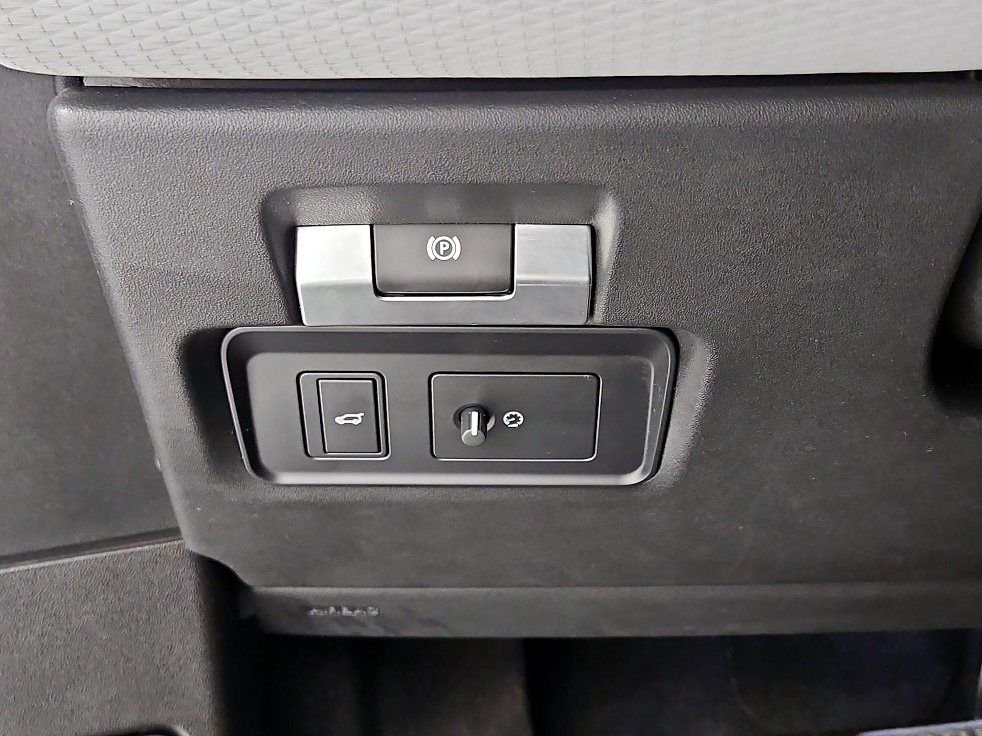 Thumbnail: 2020 Land Rover Range Rover Evoque - 13
