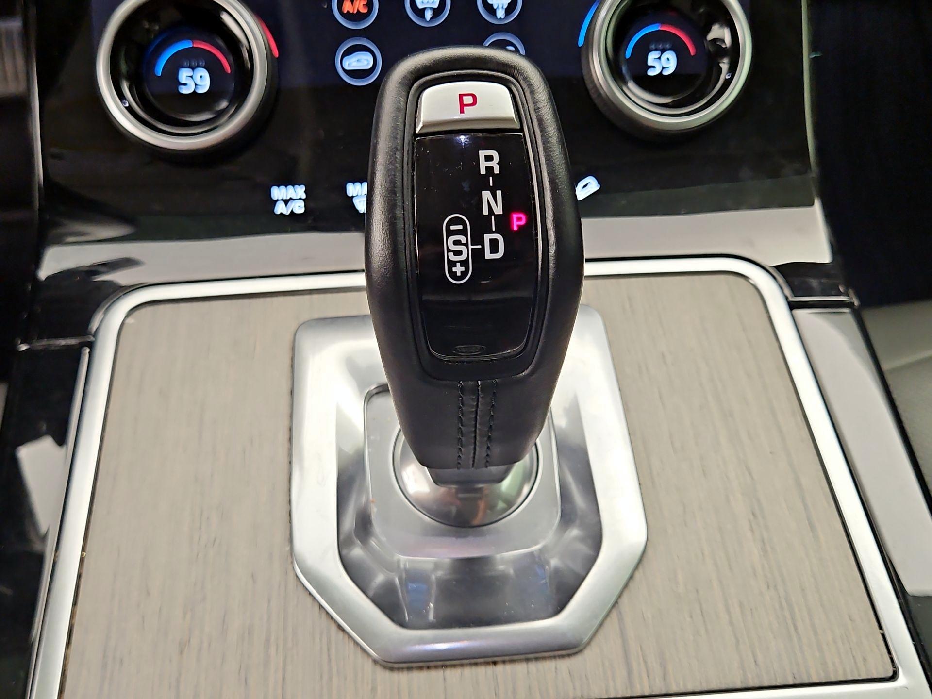 Thumbnail: 2020 Land Rover Range Rover Evoque - 18