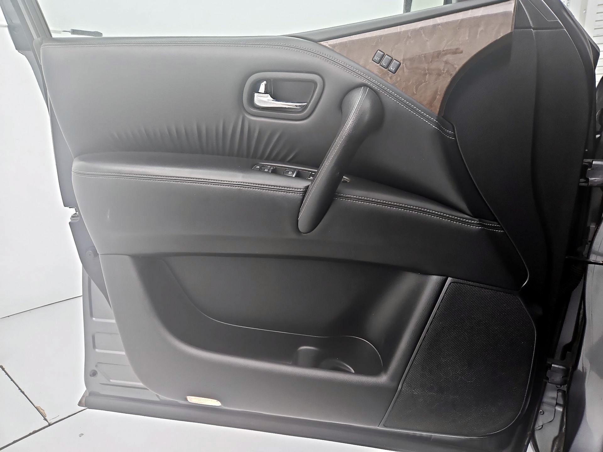 Thumbnail: 2017 INFINITI QX80 - 12