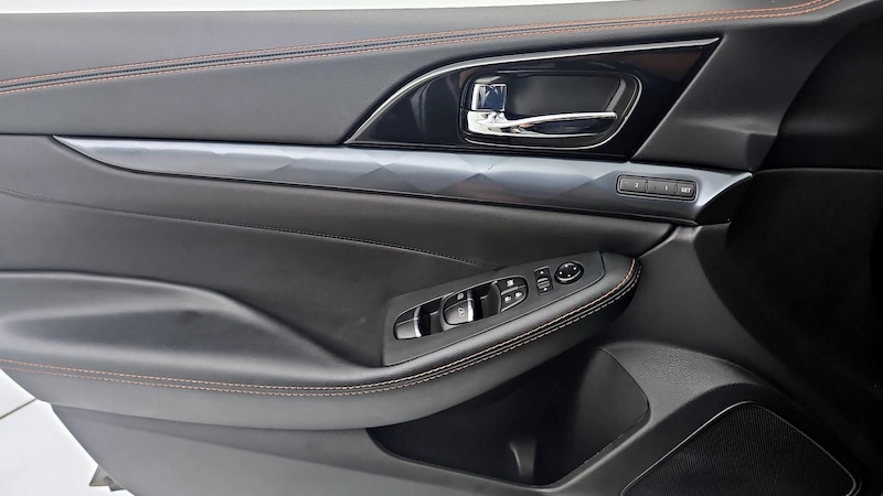 2023 Nissan Maxima SR 12