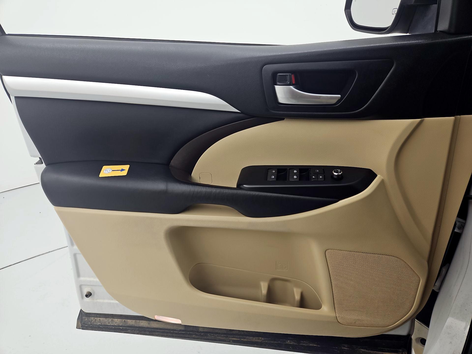 Thumbnail: 2018 Toyota Highlander - 12
