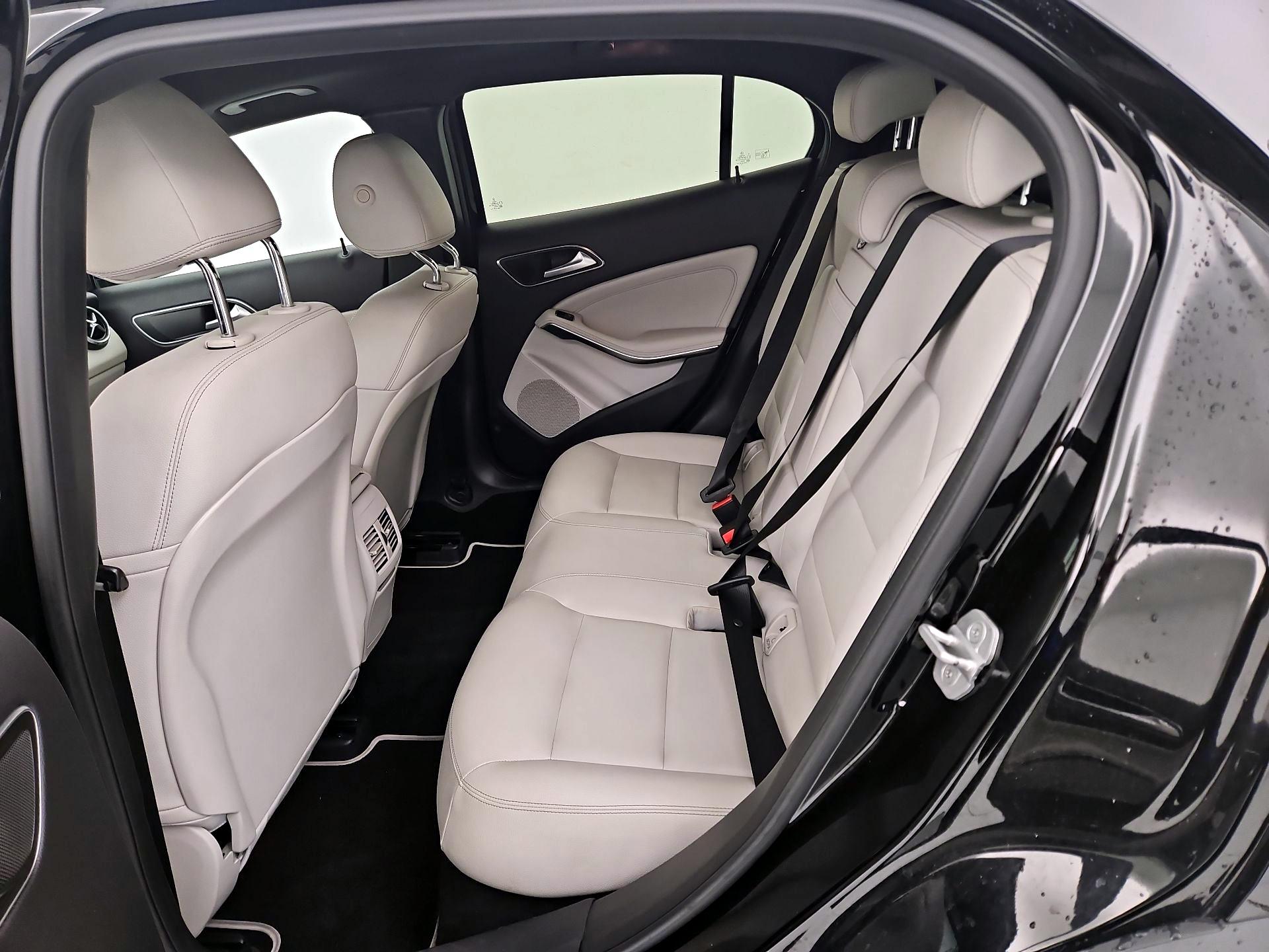 Thumbnail: 2016 Mercedes-Benz GLA - 20