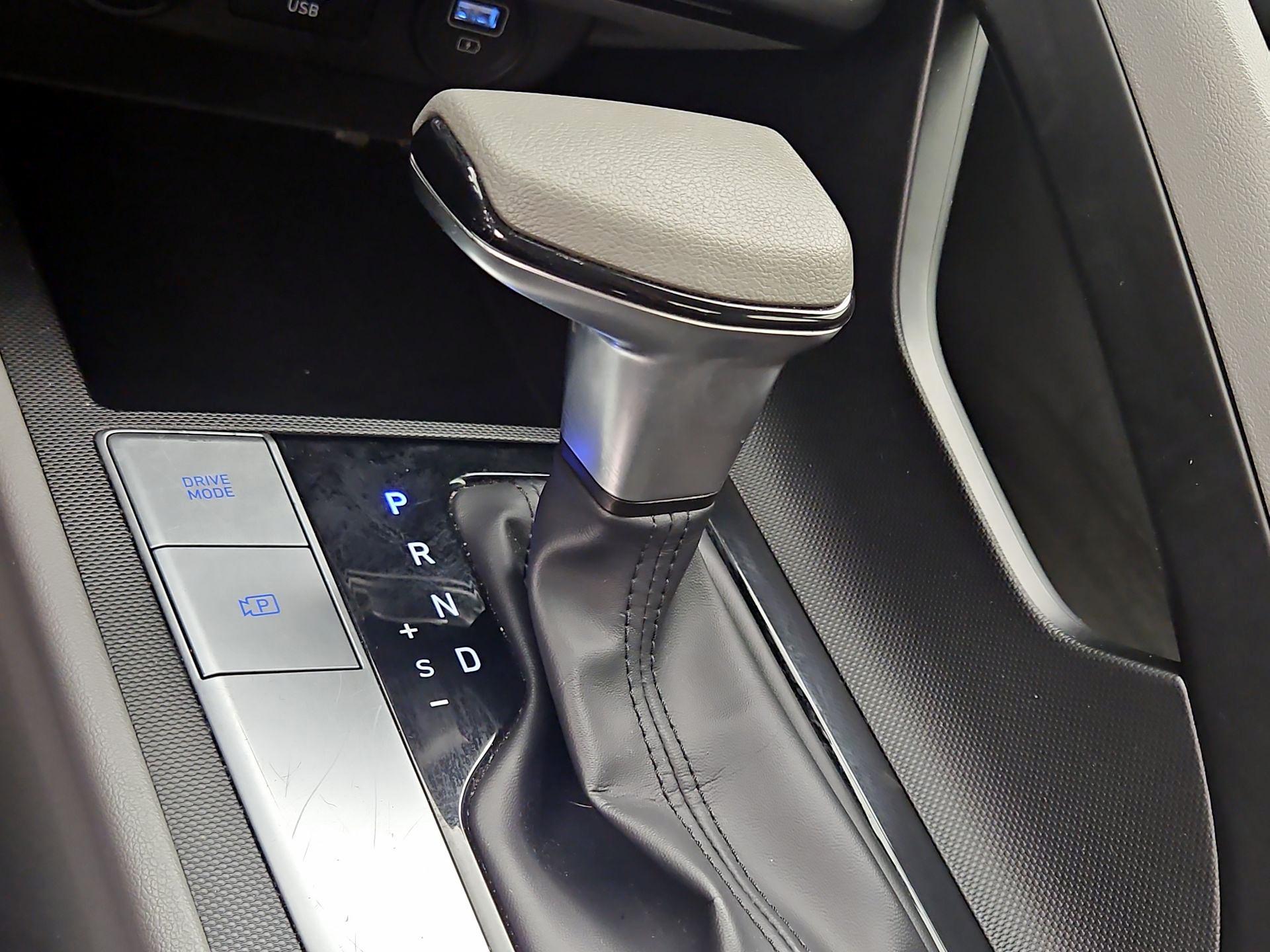 Thumbnail: 2023 Hyundai Elantra - 17