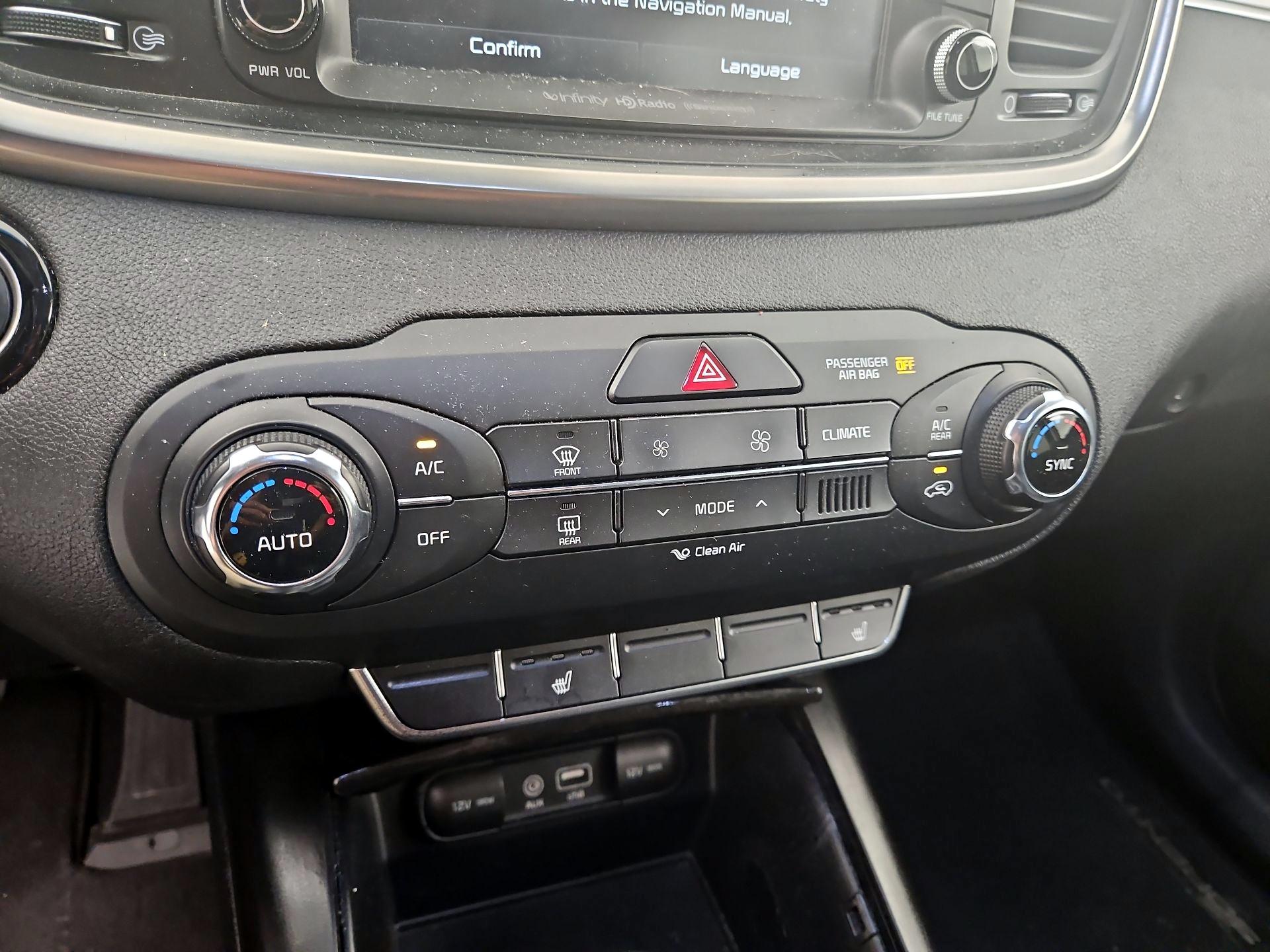 Thumbnail: 2016 Kia Sorento - 17