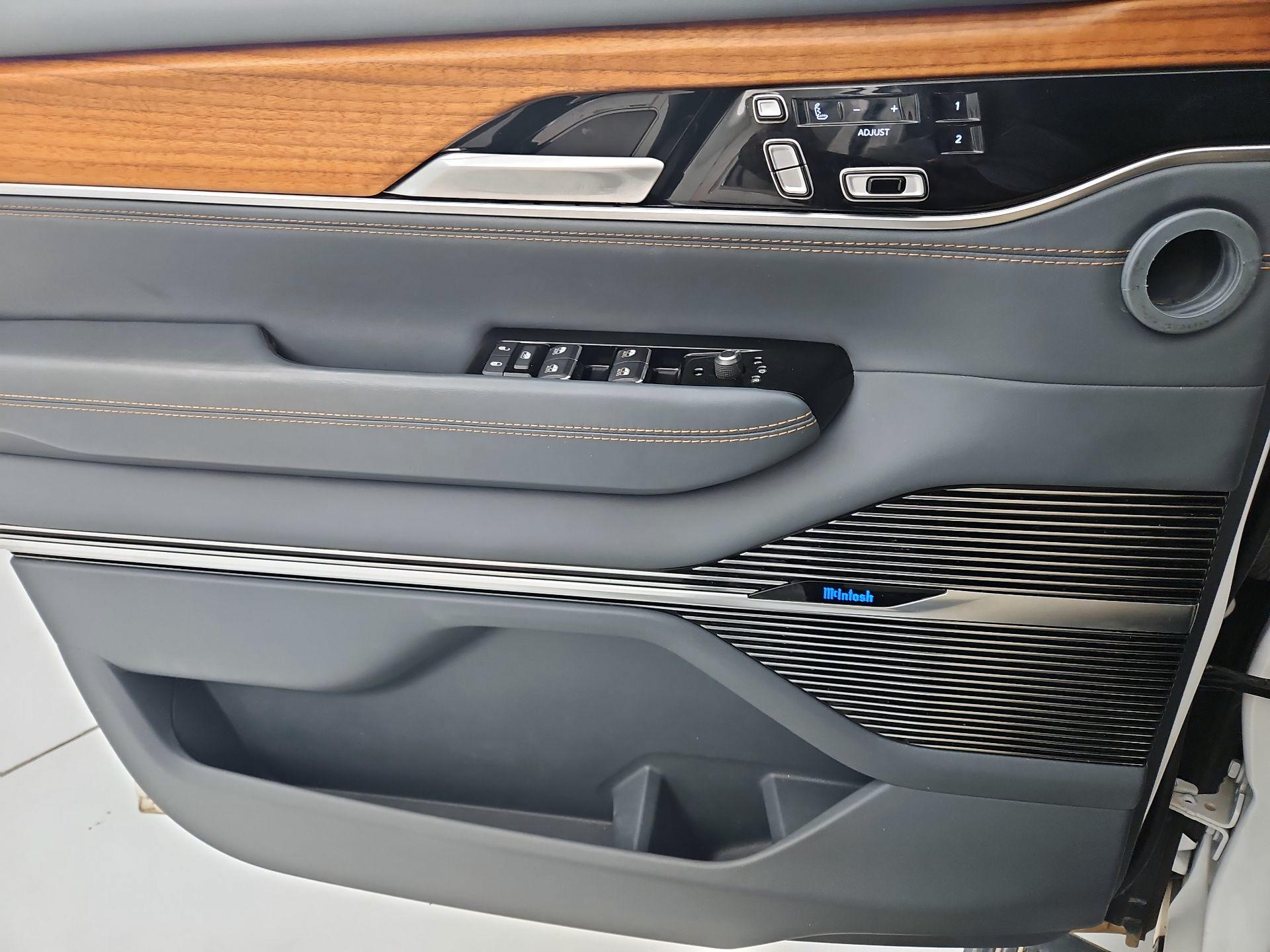 Thumbnail: 2022 Jeep Grand Wagoneer - 12