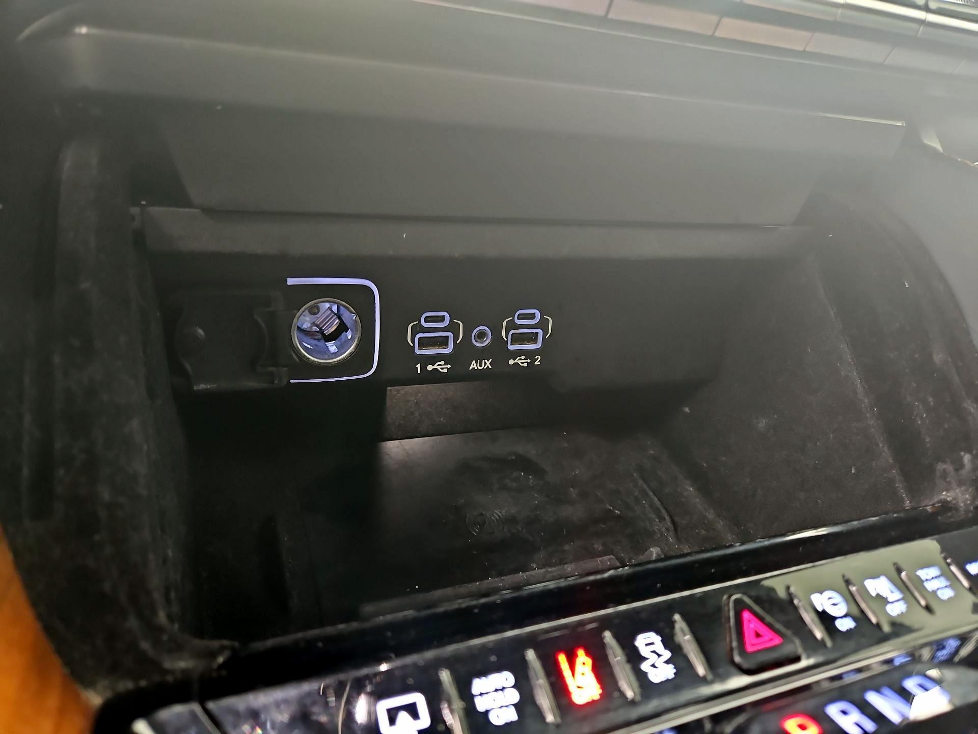 Thumbnail: 2022 Jeep Grand Wagoneer - 19