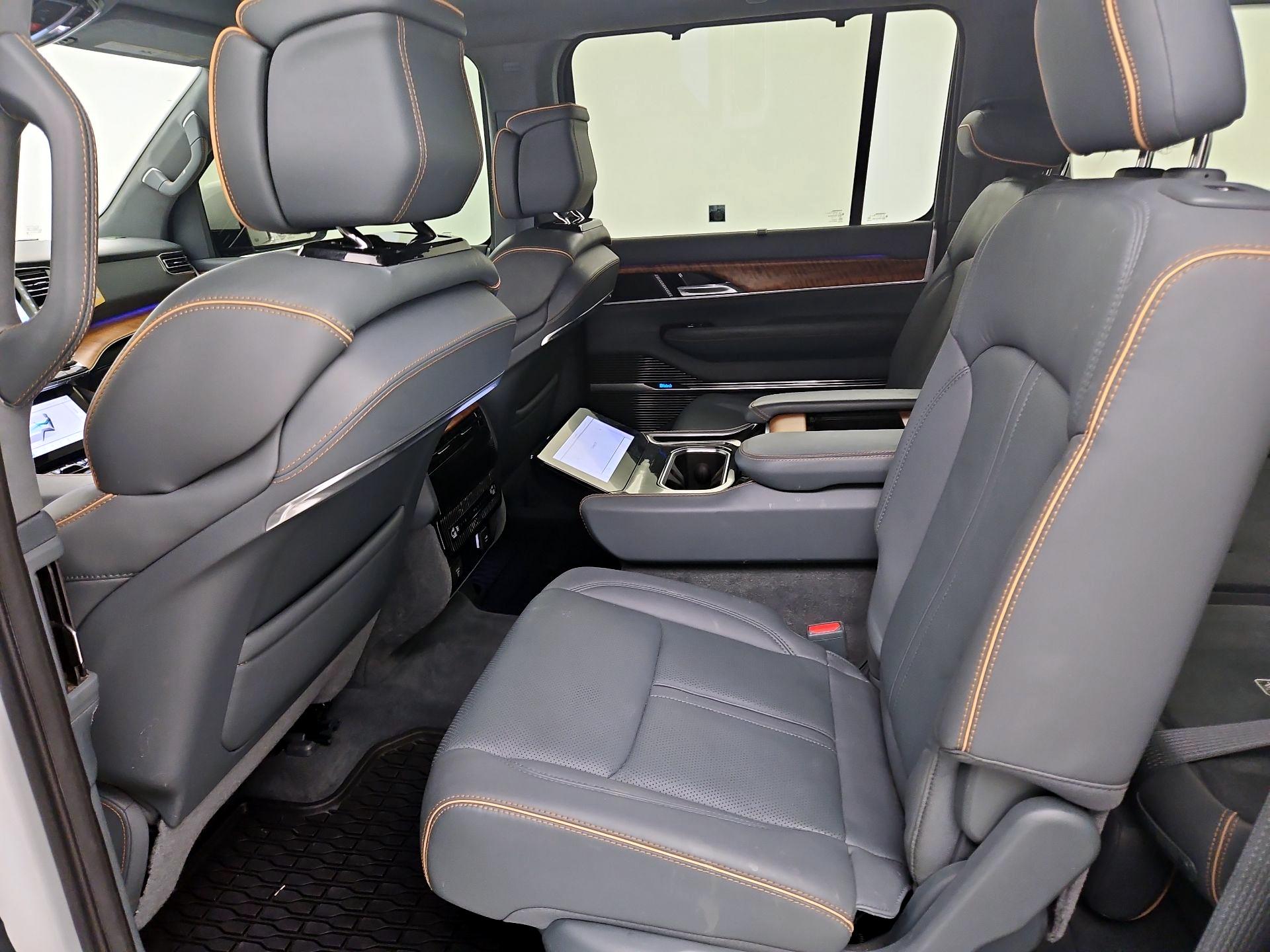 Thumbnail: 2022 Jeep Grand Wagoneer - 20