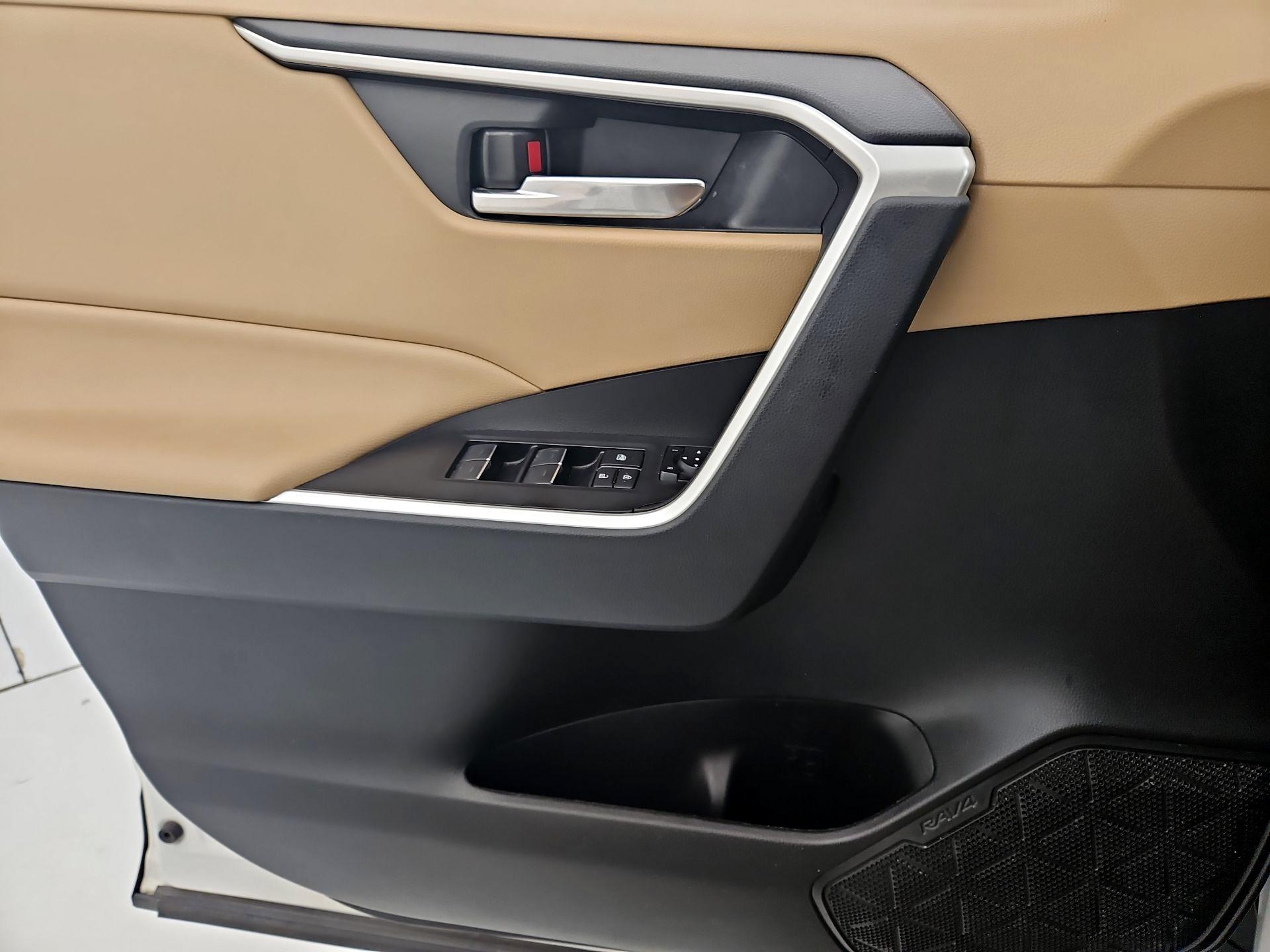 Thumbnail: 2023 Toyota RAV4 - 12